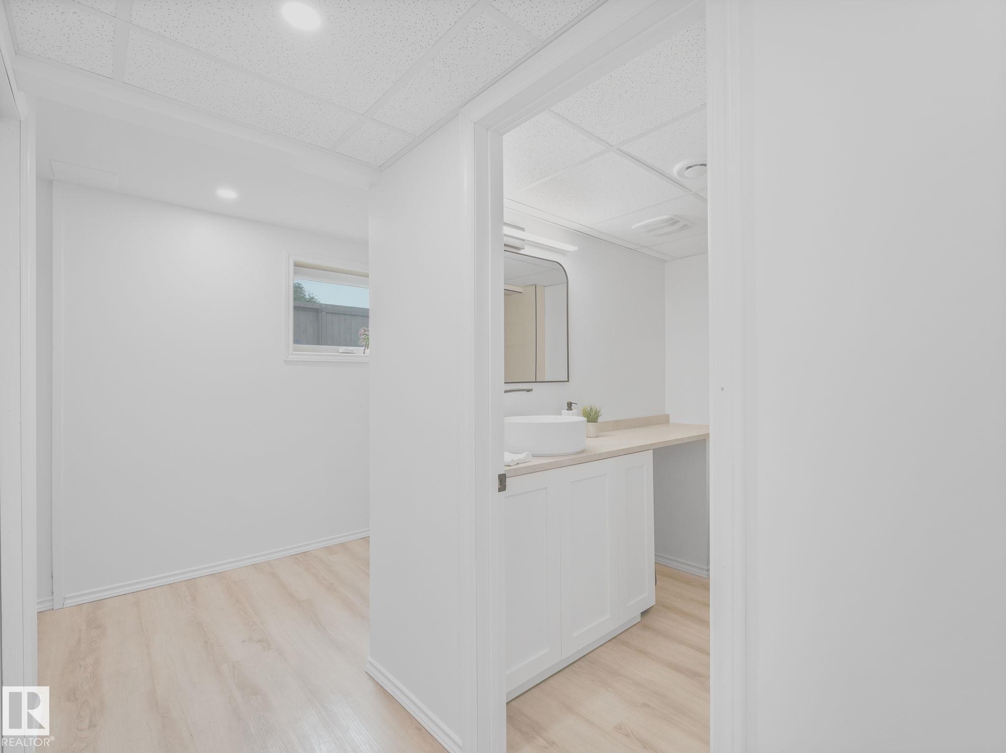 Photo 43 at 3904 35 Avenue NW, Minchau, Edmonton