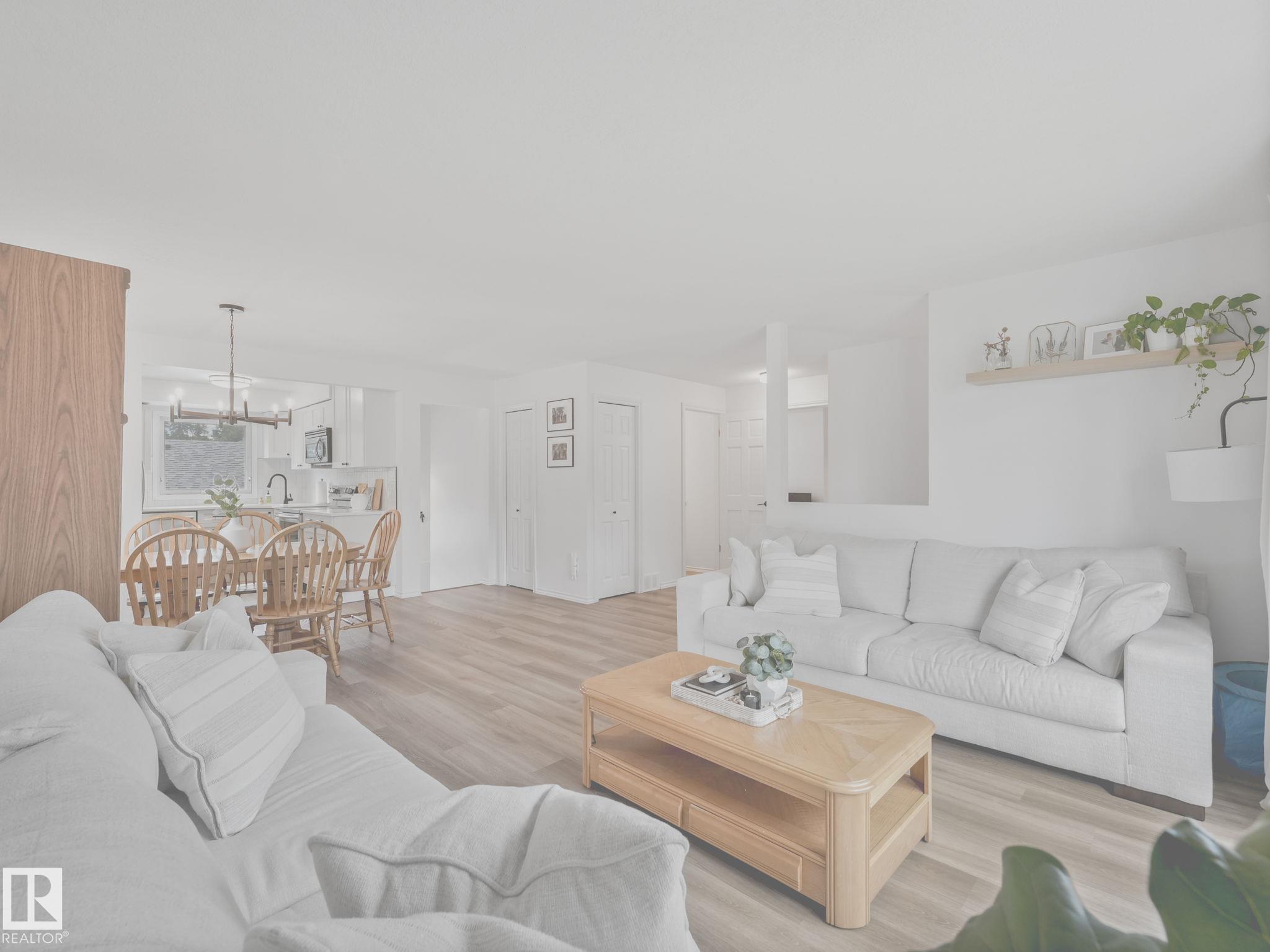 Photo 6 at 3904 35 Avenue NW, Minchau, Edmonton