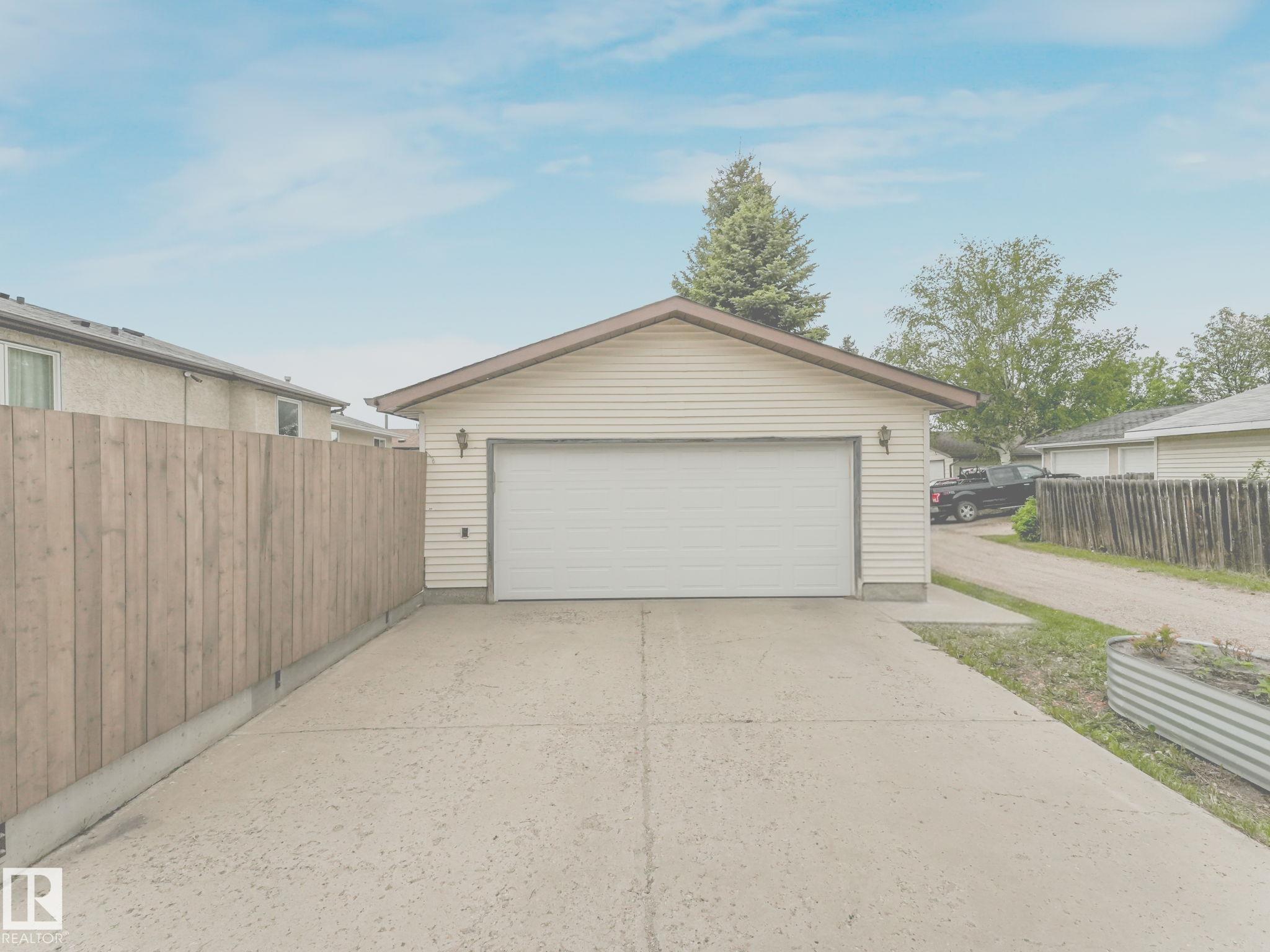 Photo 57 at 3904 35 Avenue NW, Minchau, Edmonton