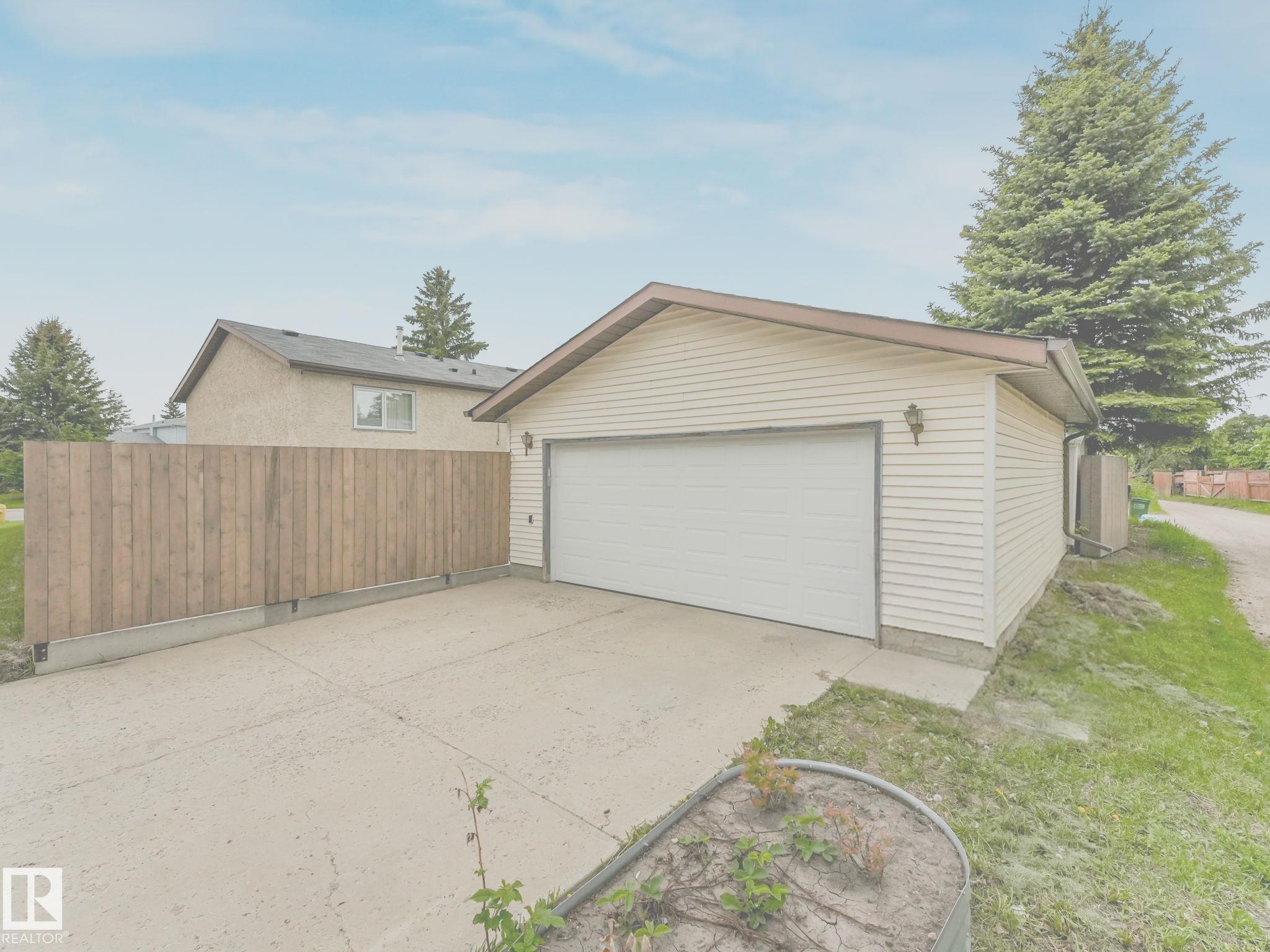 Photo 58 at 3904 35 Avenue NW, Minchau, Edmonton