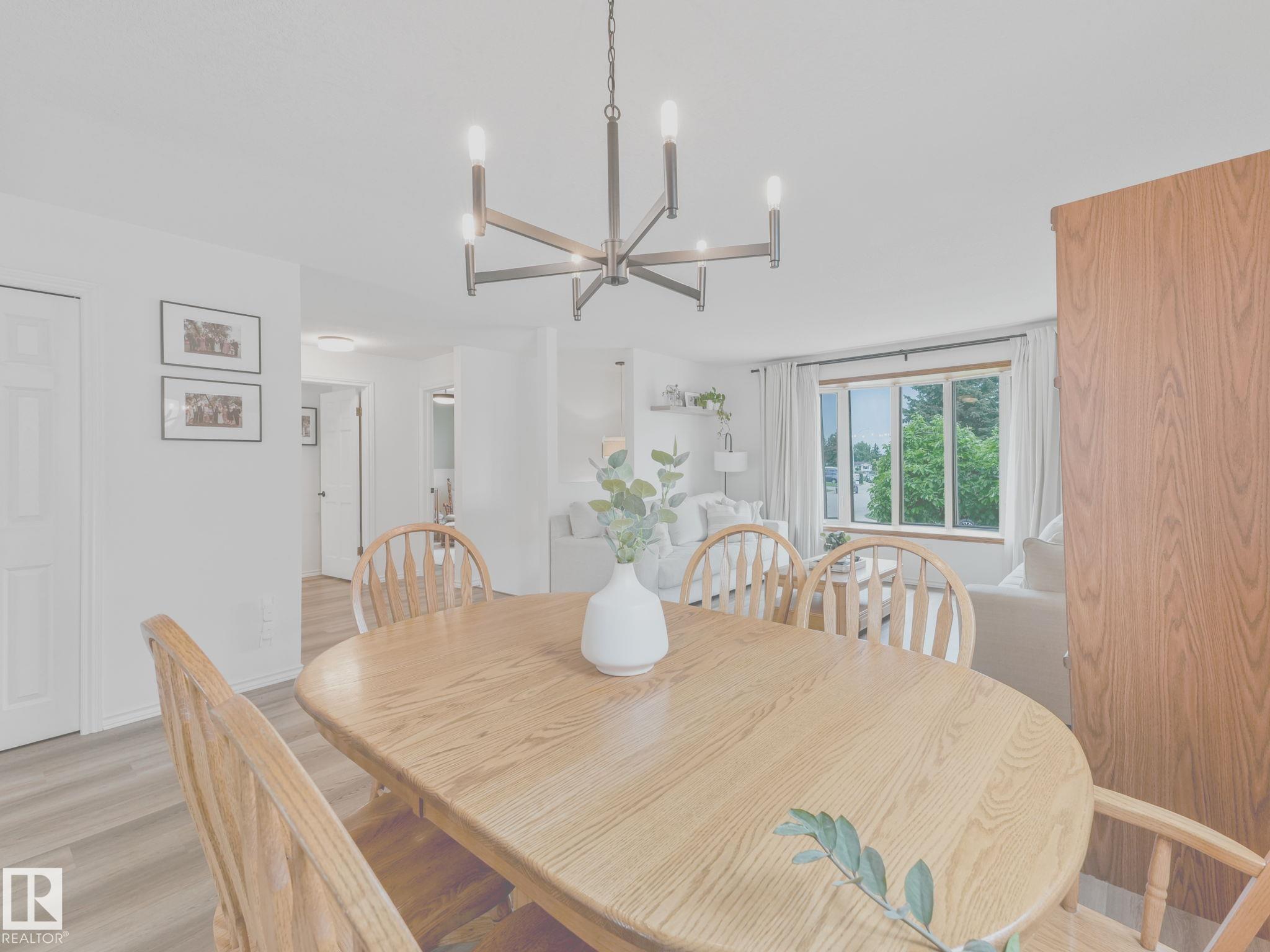Photo 10 at 3904 35 Avenue NW, Minchau, Edmonton