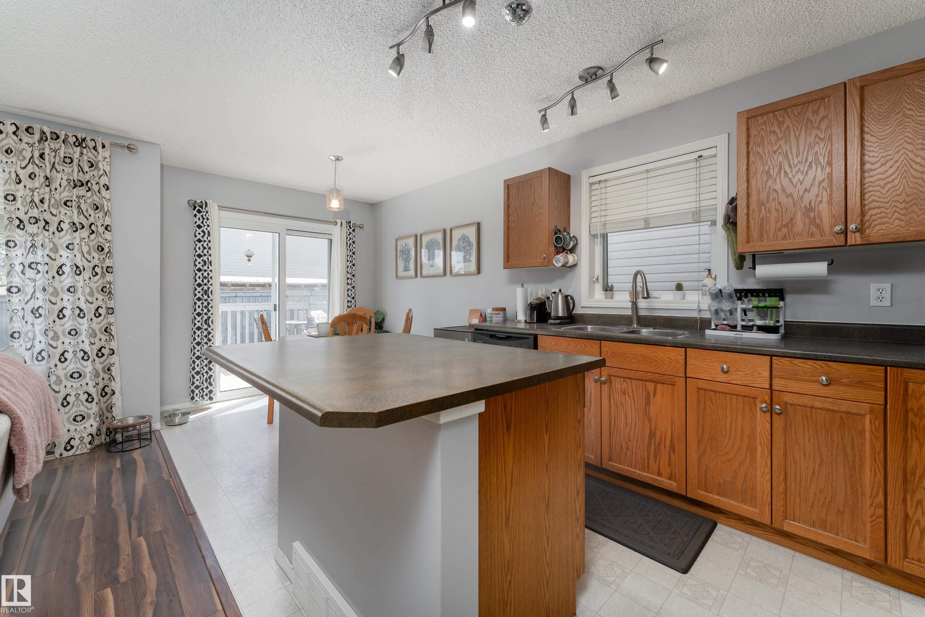 Photo 8 at 2 - 13403 Cumberland Road NW, Hudson, Edmonton