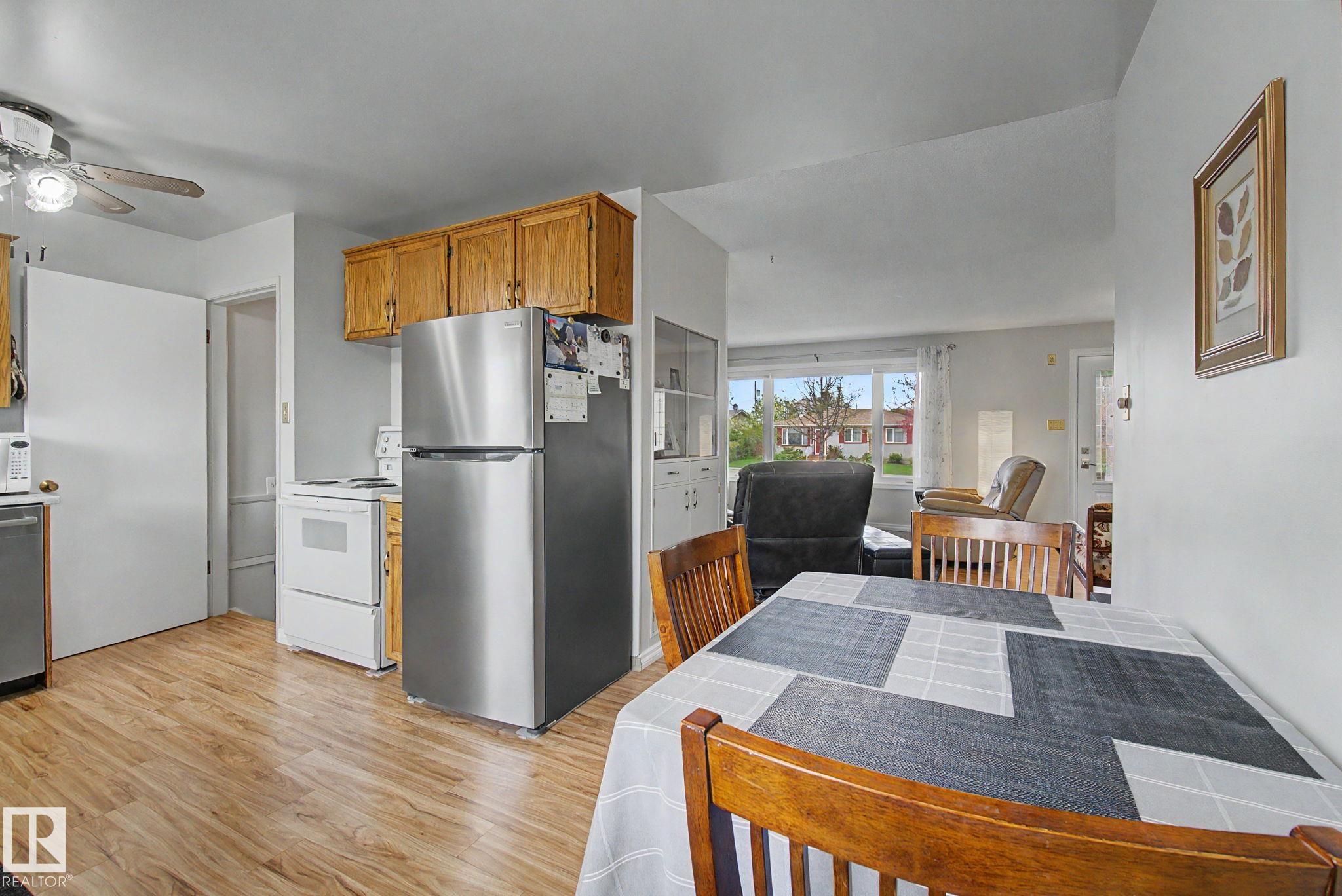 Photo 11 at 16727 80 Avenue NW, Elmwood, Edmonton