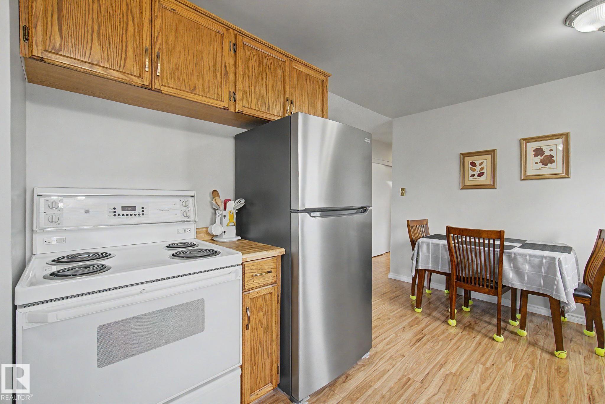 Photo 14 at 16727 80 Avenue NW, Elmwood, Edmonton