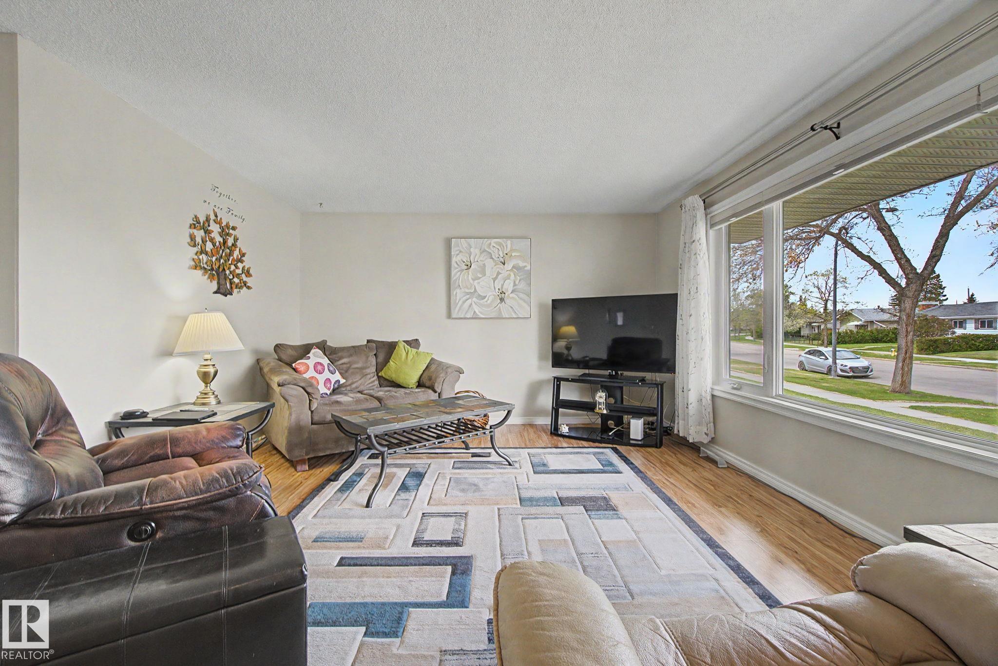 Photo 6 at 16727 80 Avenue NW, Elmwood, Edmonton