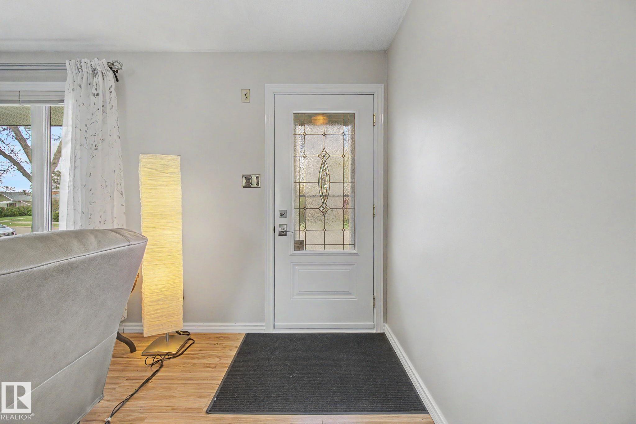 Photo 8 at 16727 80 Avenue NW, Elmwood, Edmonton
