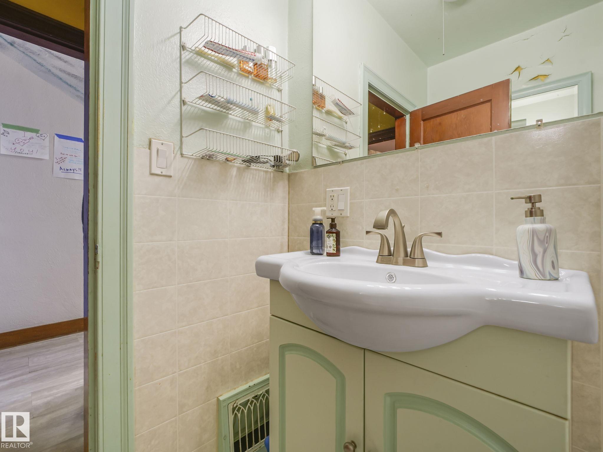 Photo 16 at 11702 129 Avenue NW, Calder, Edmonton