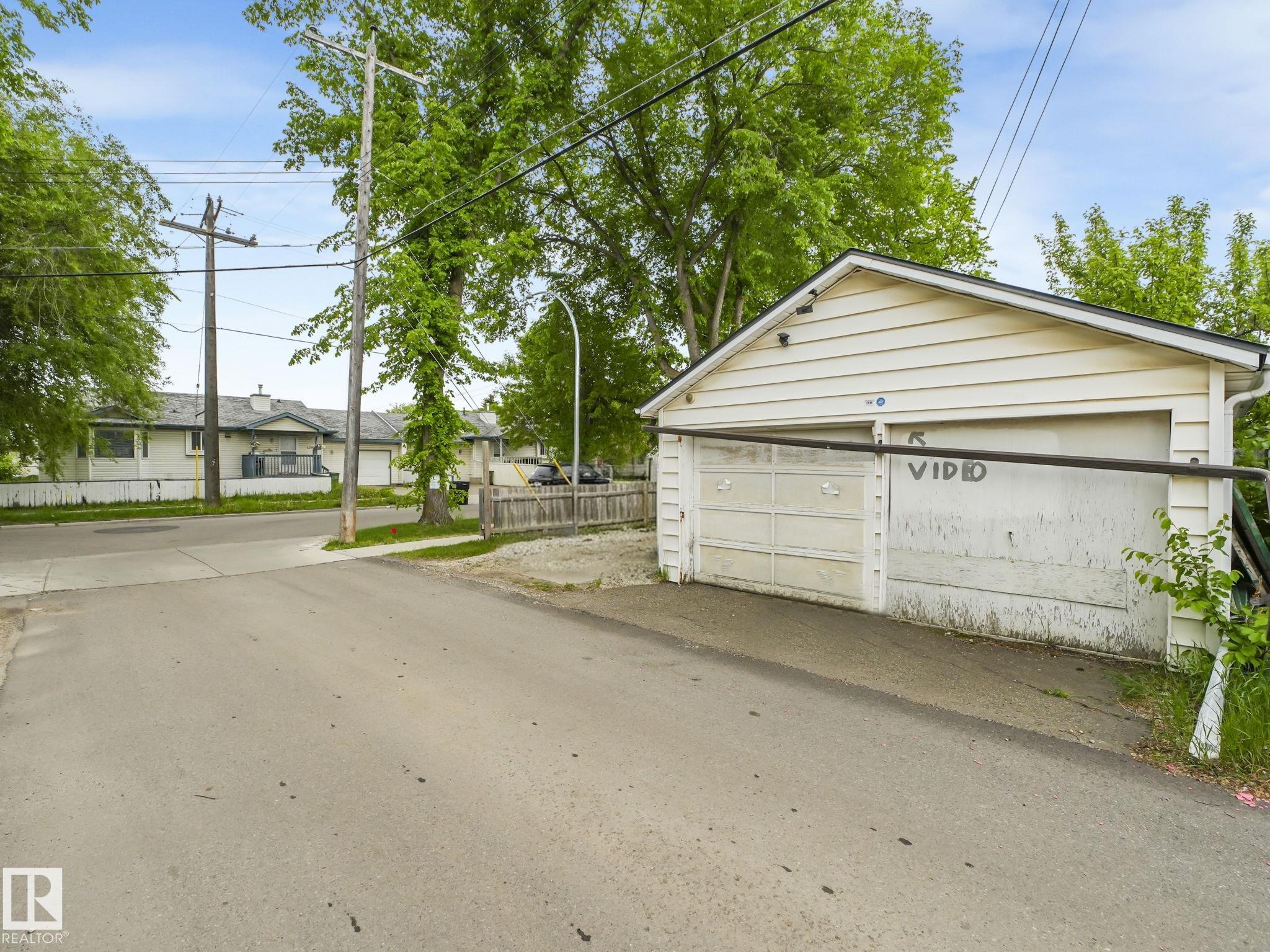 Photo 31 at 11702 129 Avenue NW, Calder, Edmonton