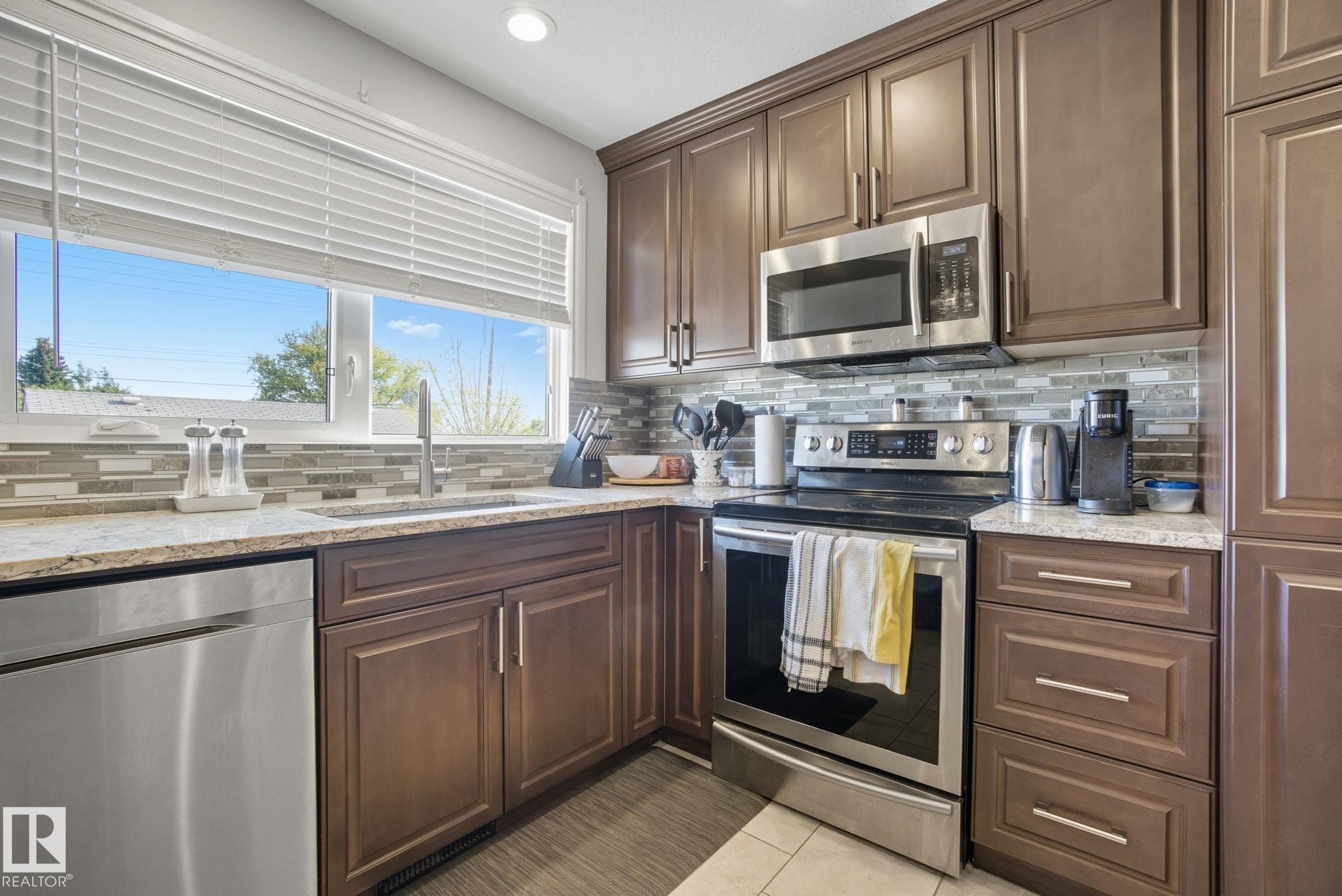 Photo 17 at 14239 53 Street NW, York, Edmonton