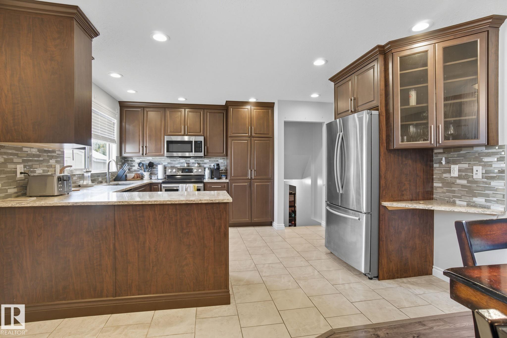 Photo 18 at 14239 53 Street NW, York, Edmonton