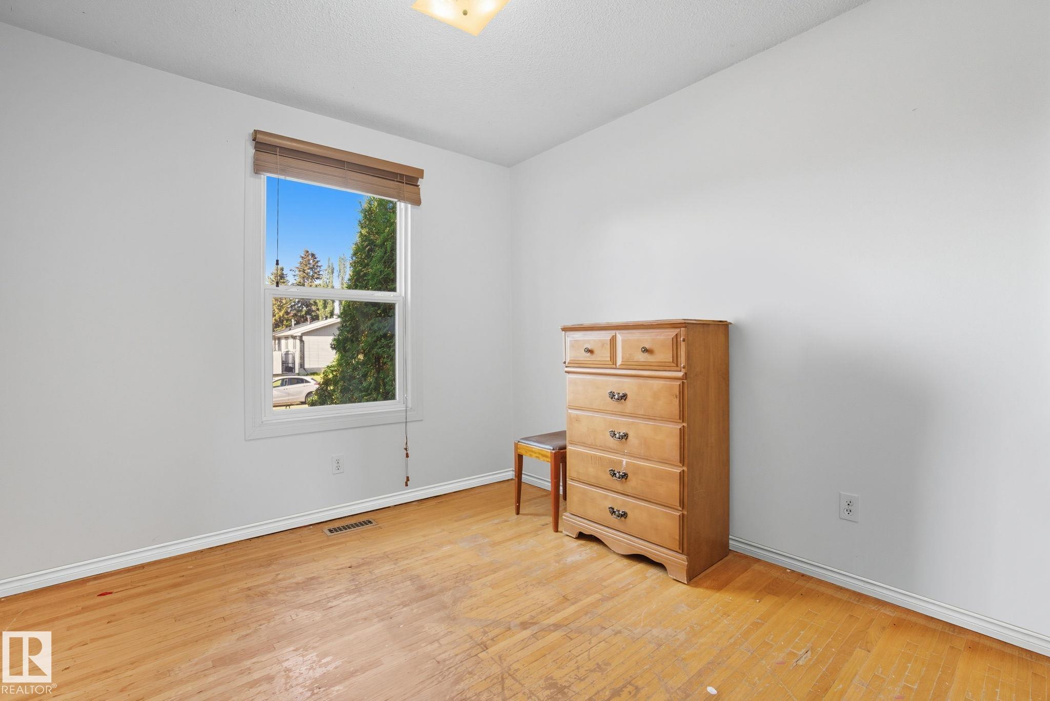Photo 20 at 14239 53 Street NW, York, Edmonton