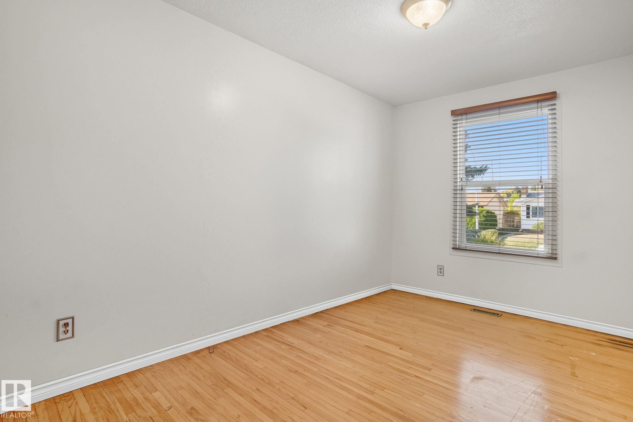Photo 22 at 14239 53 Street NW, York, Edmonton