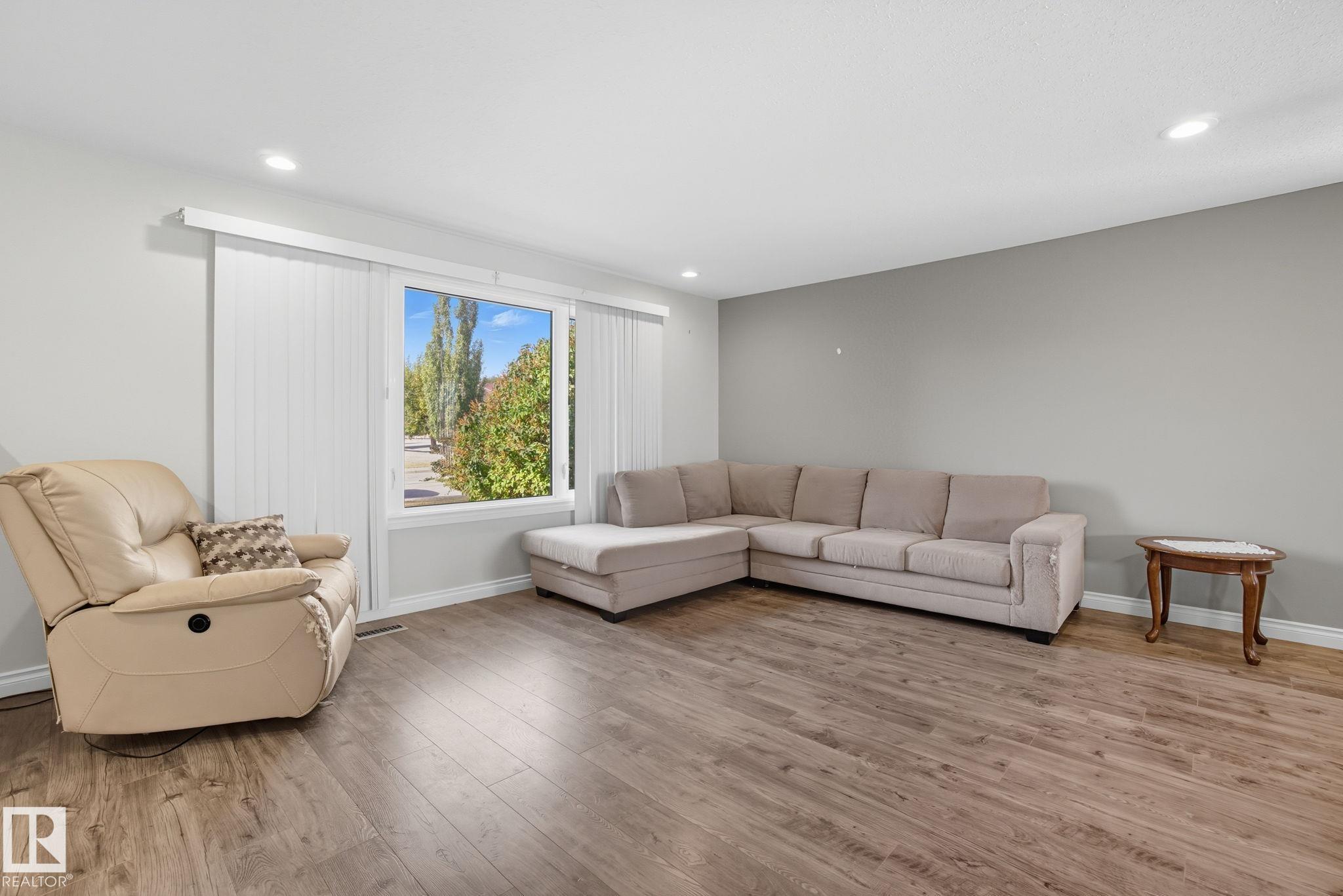 Photo 9 at 14239 53 Street NW, York, Edmonton