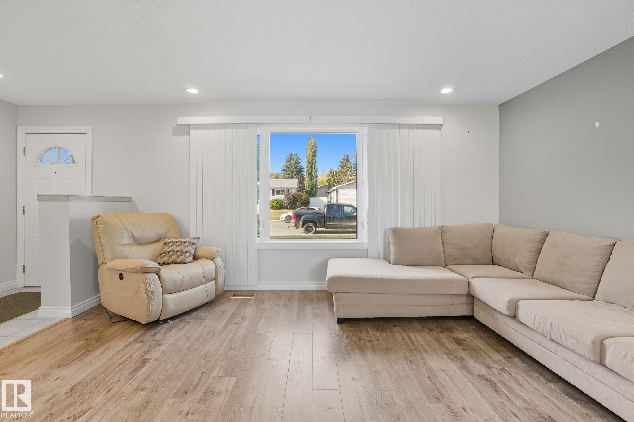 Photo 10 at 14239 53 Street NW, York, Edmonton