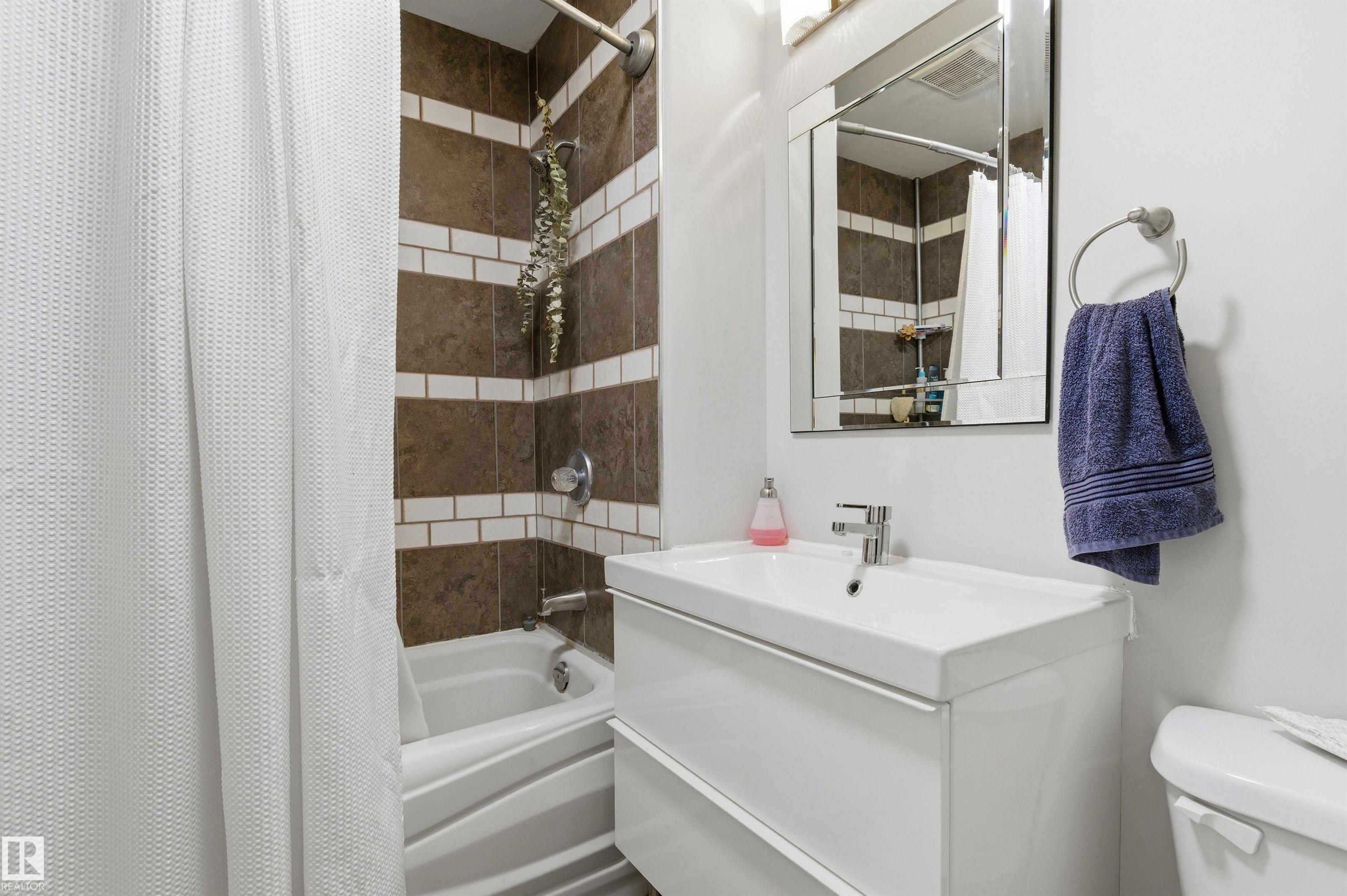 Photo 12 at 7412/7414 83 Avenue NW, Kenilworth, Edmonton