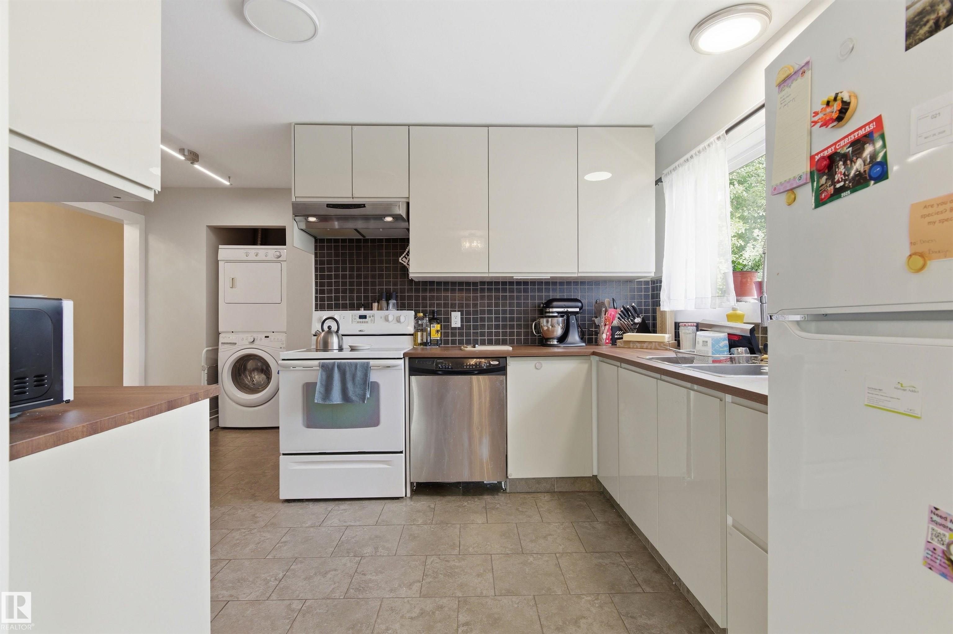 7412/7414 83 Avenue NW, Kenilworth, Edmonton