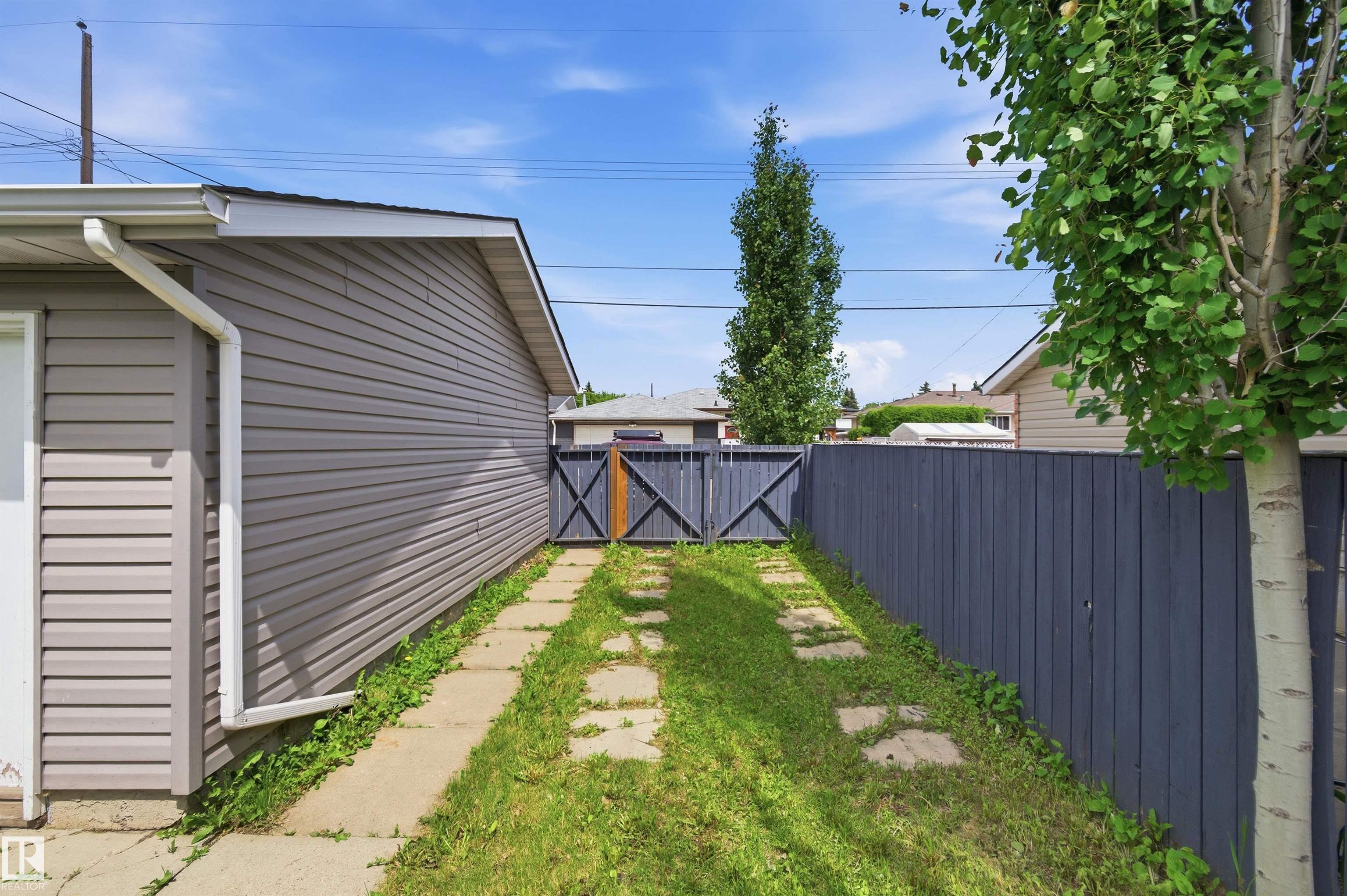 Photo 34 at 7412/7414 83 Avenue NW, Kenilworth, Edmonton
