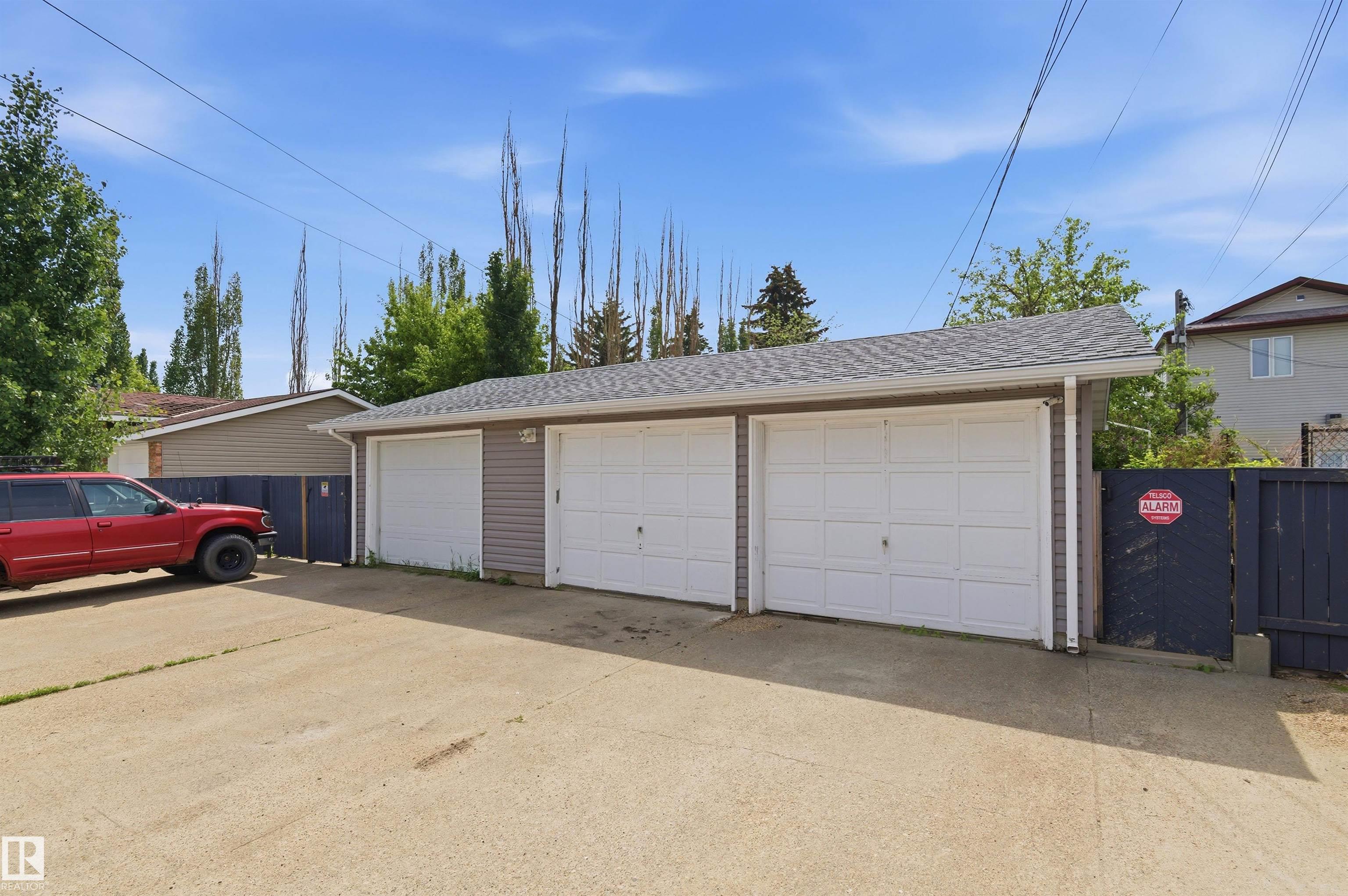 Photo 35 at 7412/7414 83 Avenue NW, Kenilworth, Edmonton