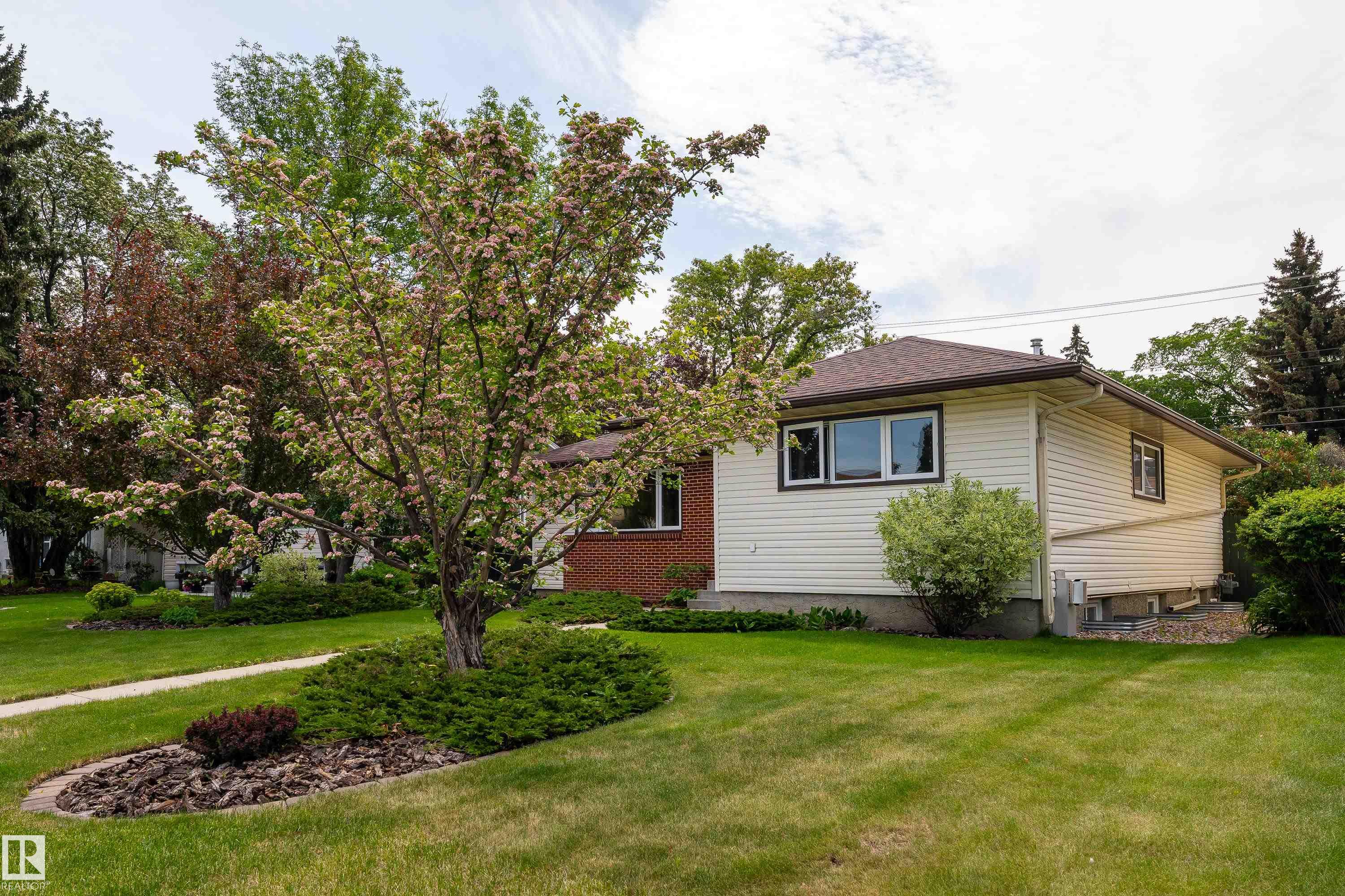 Photo 37 at 7223 95 Avenue NW, Ottewell, Edmonton