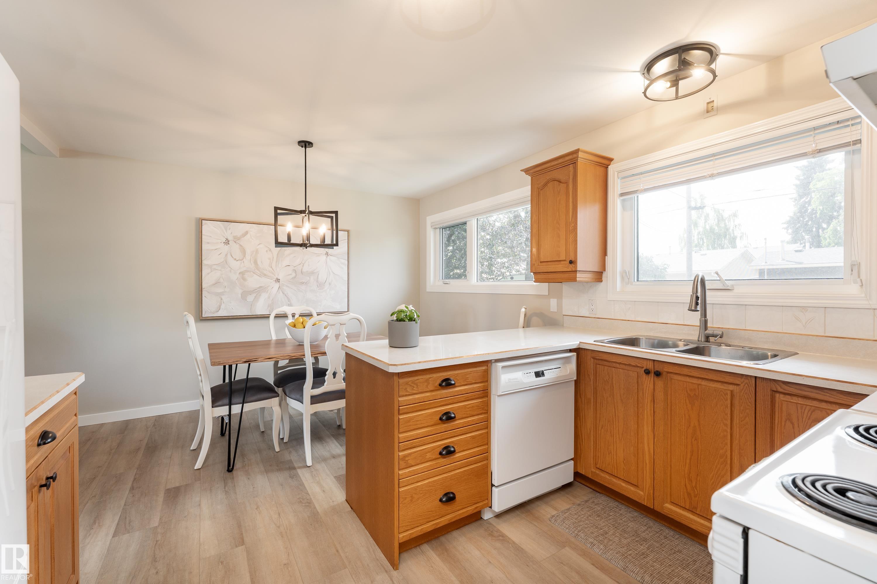 Photo 10 at 7223 95 Avenue NW, Ottewell, Edmonton