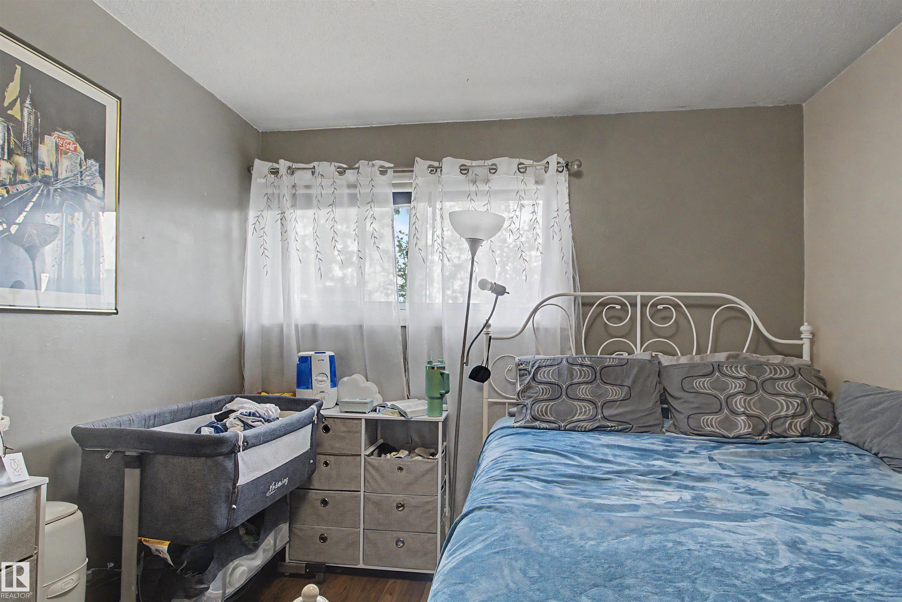 Photo 19 at 5724 143 Avenue NW, York, Edmonton