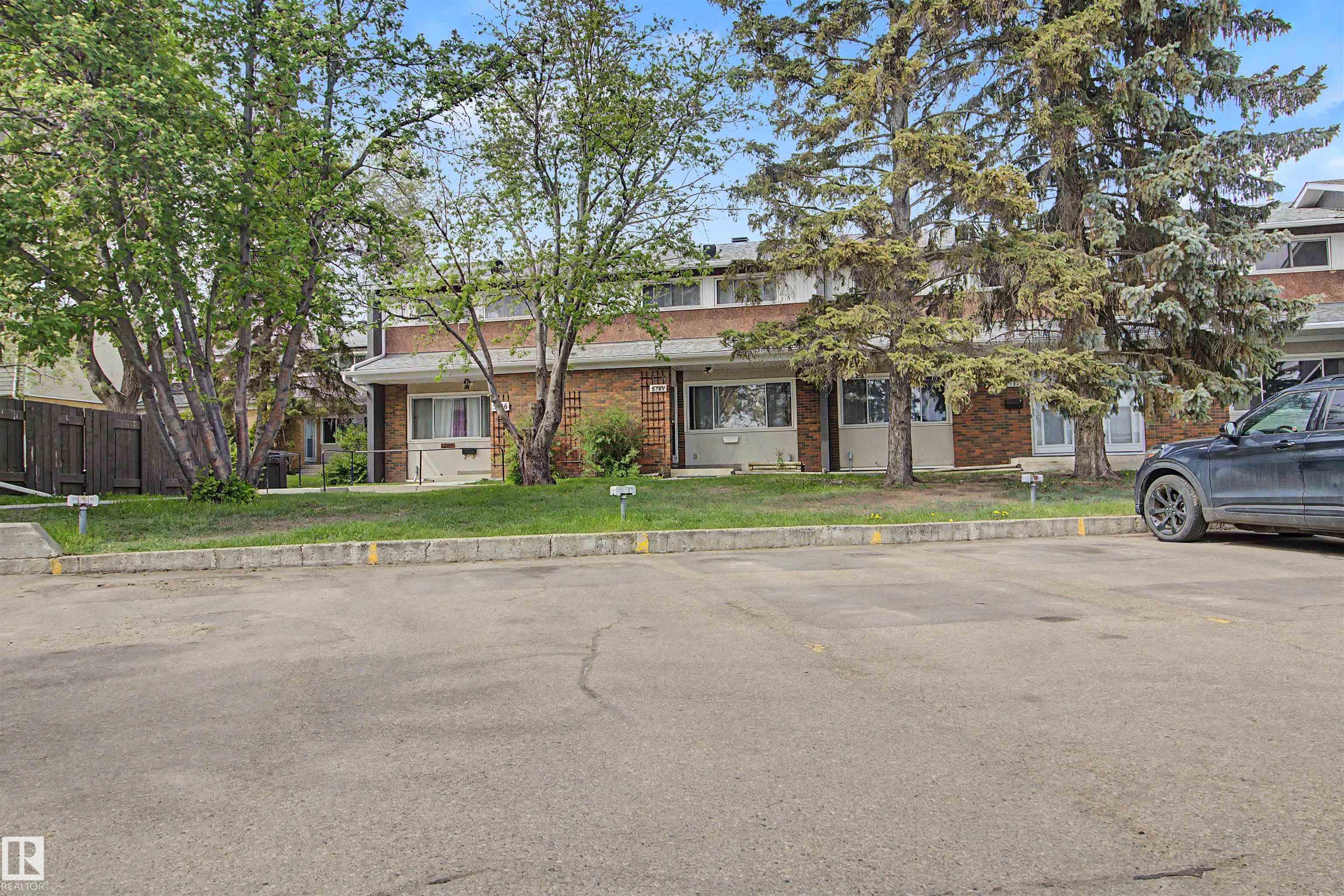 Photo 31 at 5724 143 Avenue NW, York, Edmonton