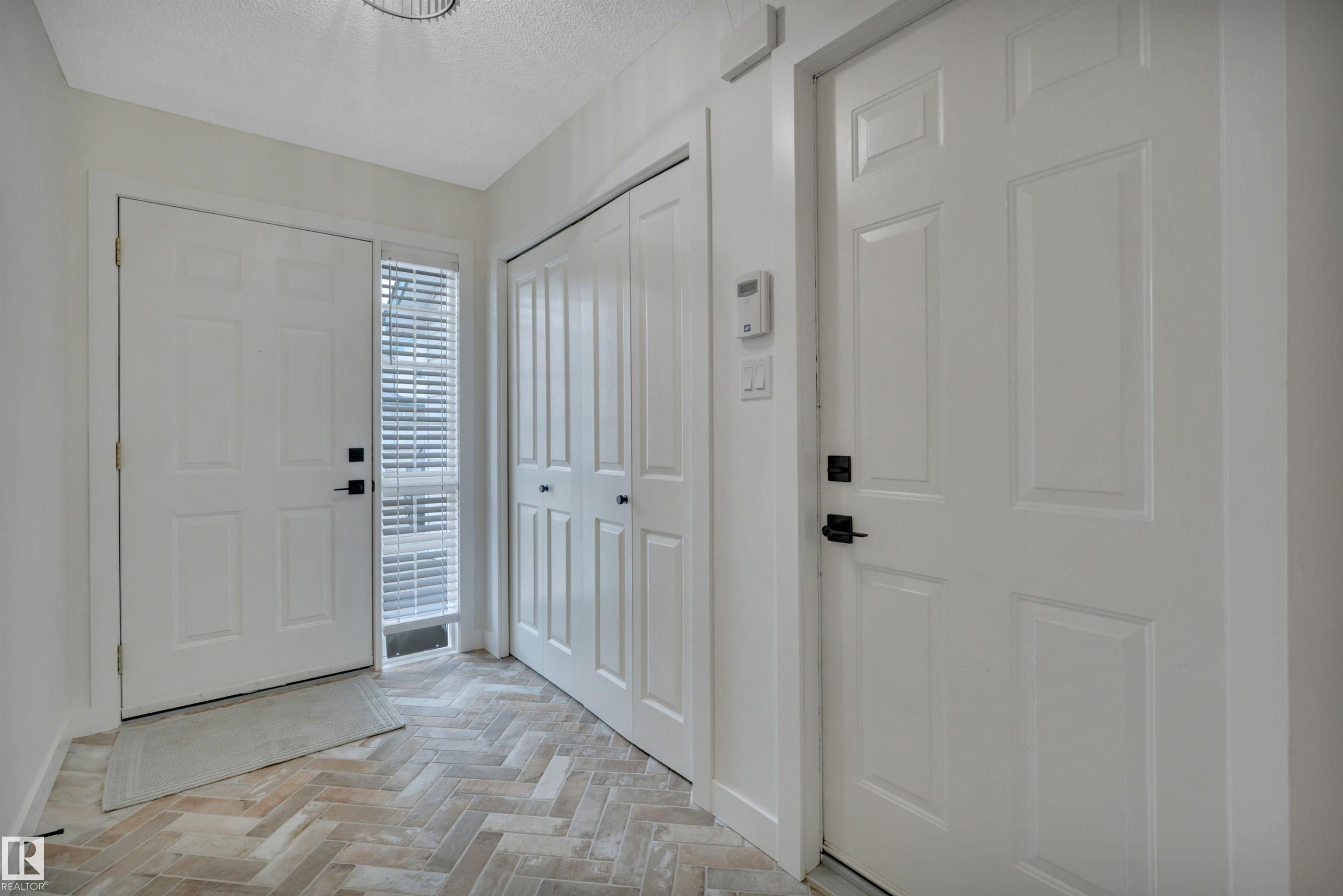 9 - 843 Youville Drive NW, Tawa, Edmonton