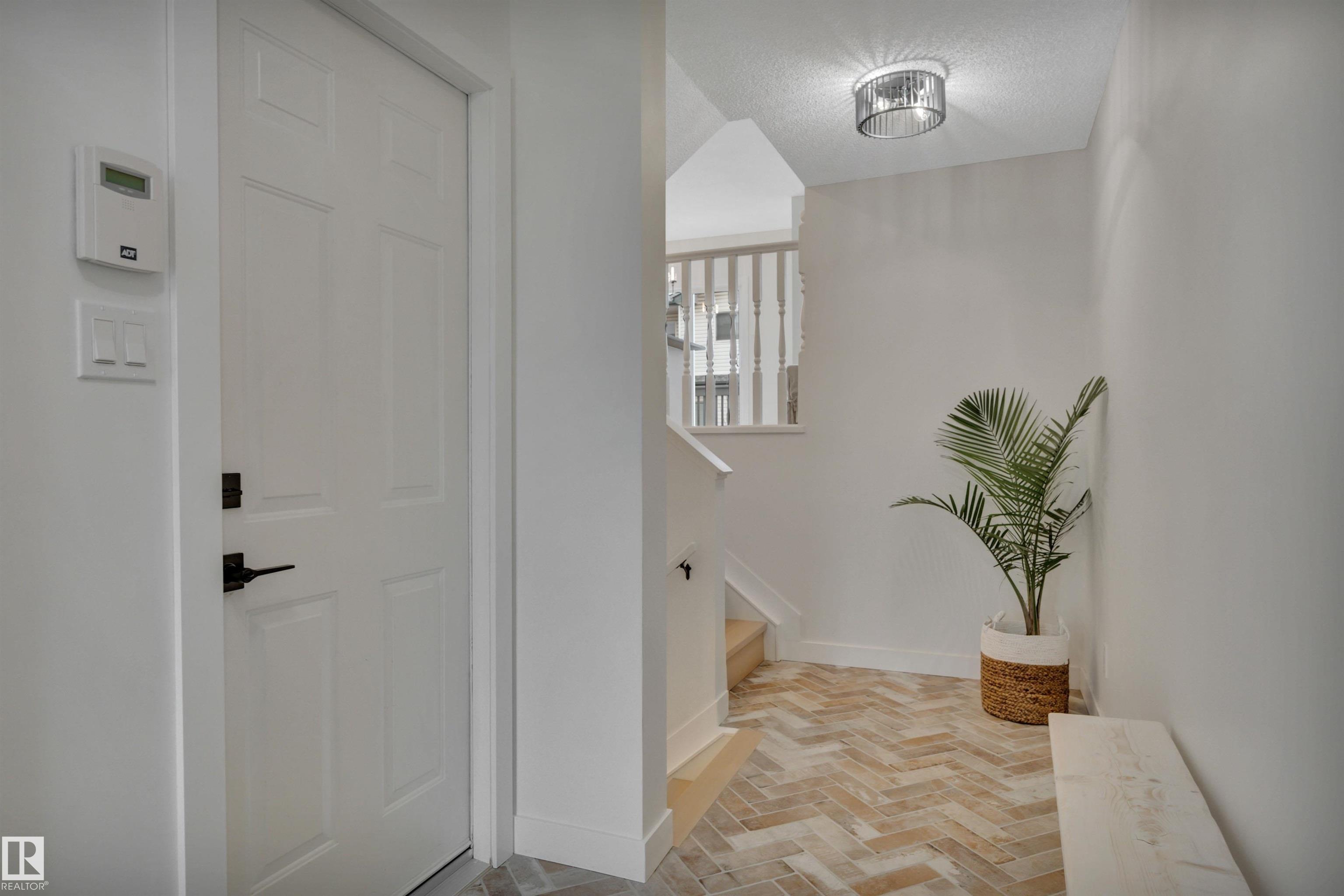 9 - 843 Youville Drive NW, Tawa, Edmonton