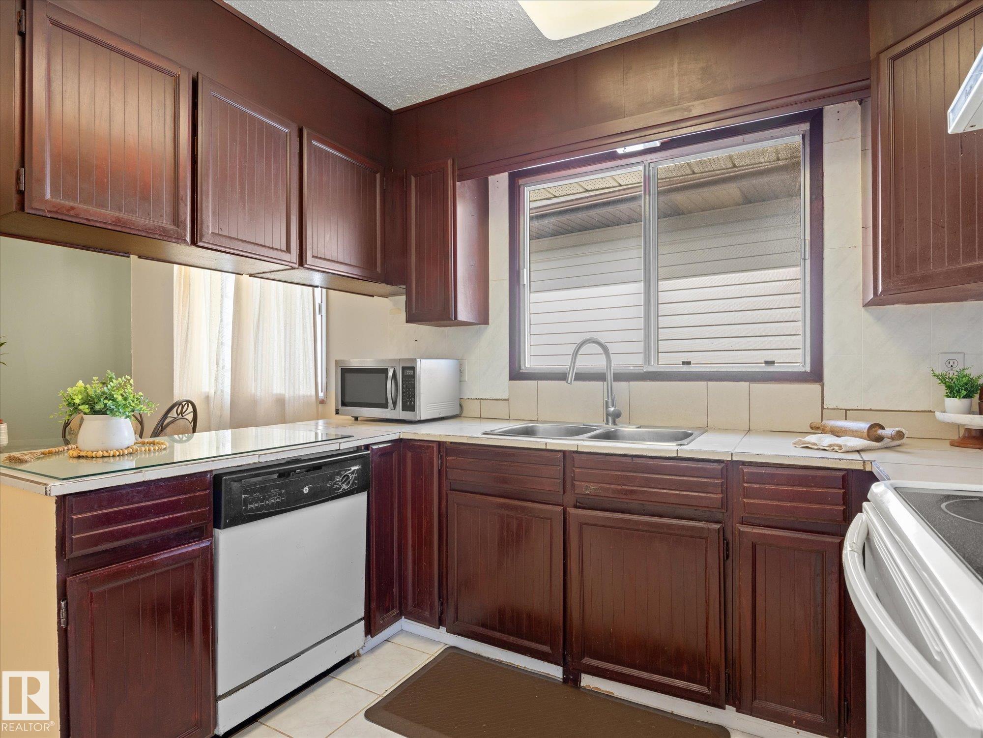 Photo 14 at 11408 165 Avenue NW, Dunluce, Edmonton