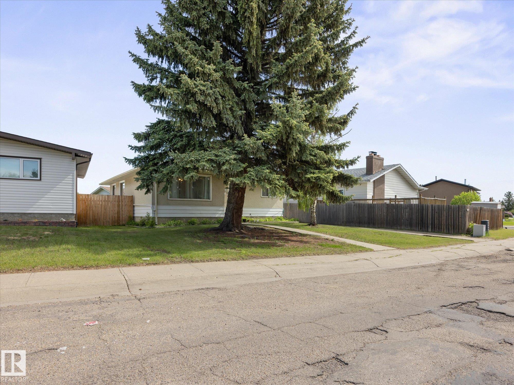 Photo 32 at 11408 165 Avenue NW, Dunluce, Edmonton