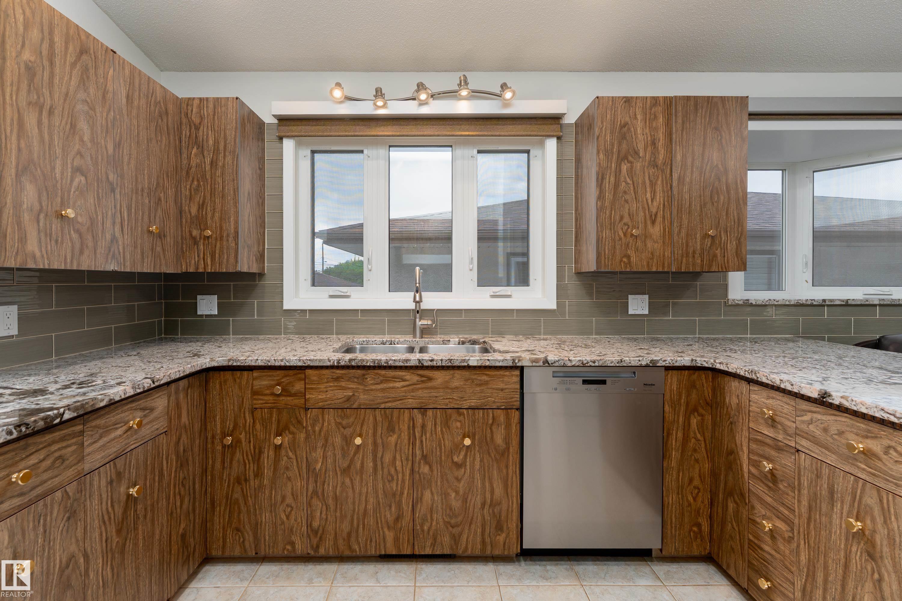 Photo 10 at 7802 132a Avenue NW, Delwood, Edmonton