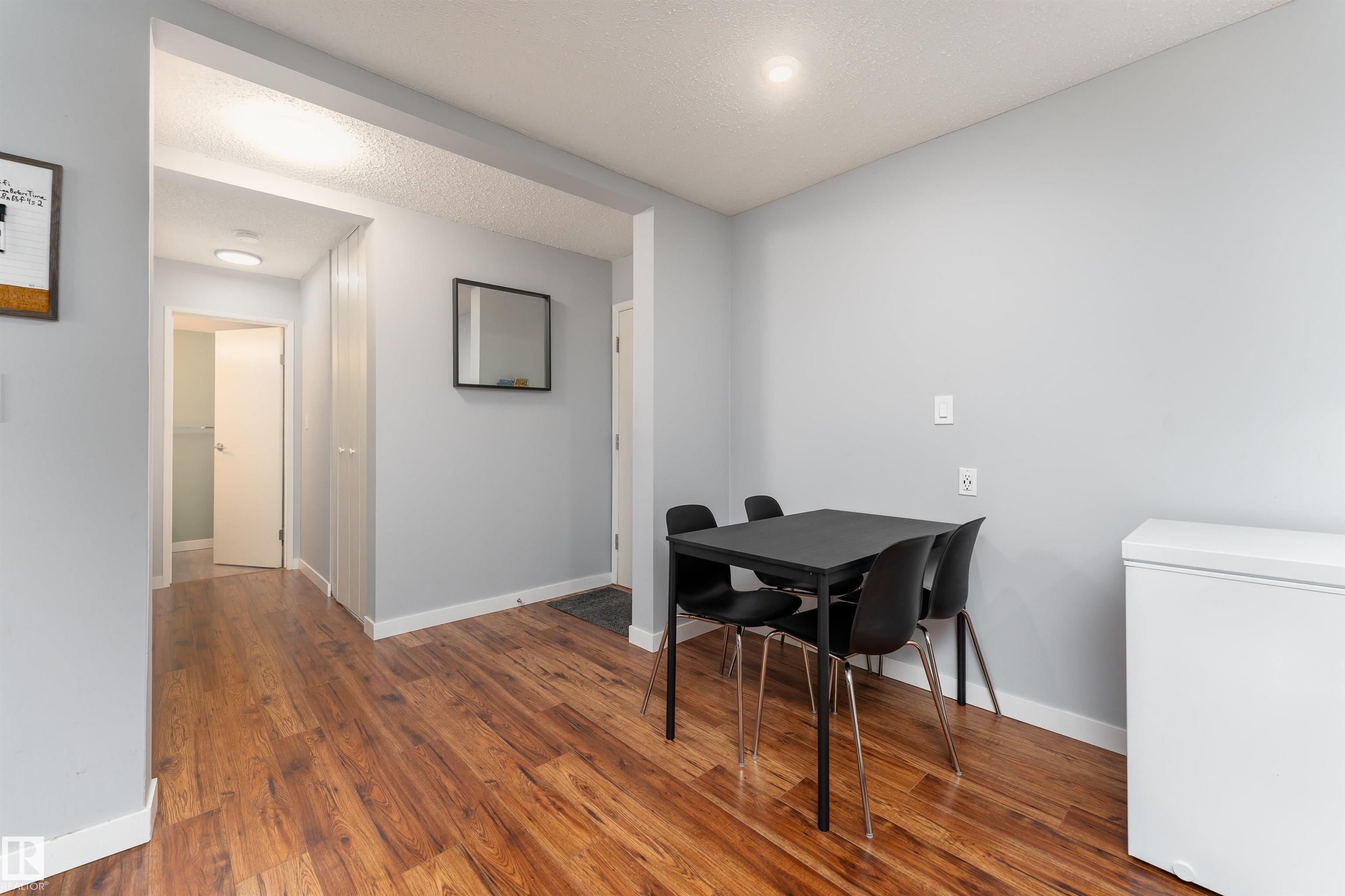 Photo 11 at 26 - 10208 113 Street NW, Wîhkwêntôwin, Edmonton