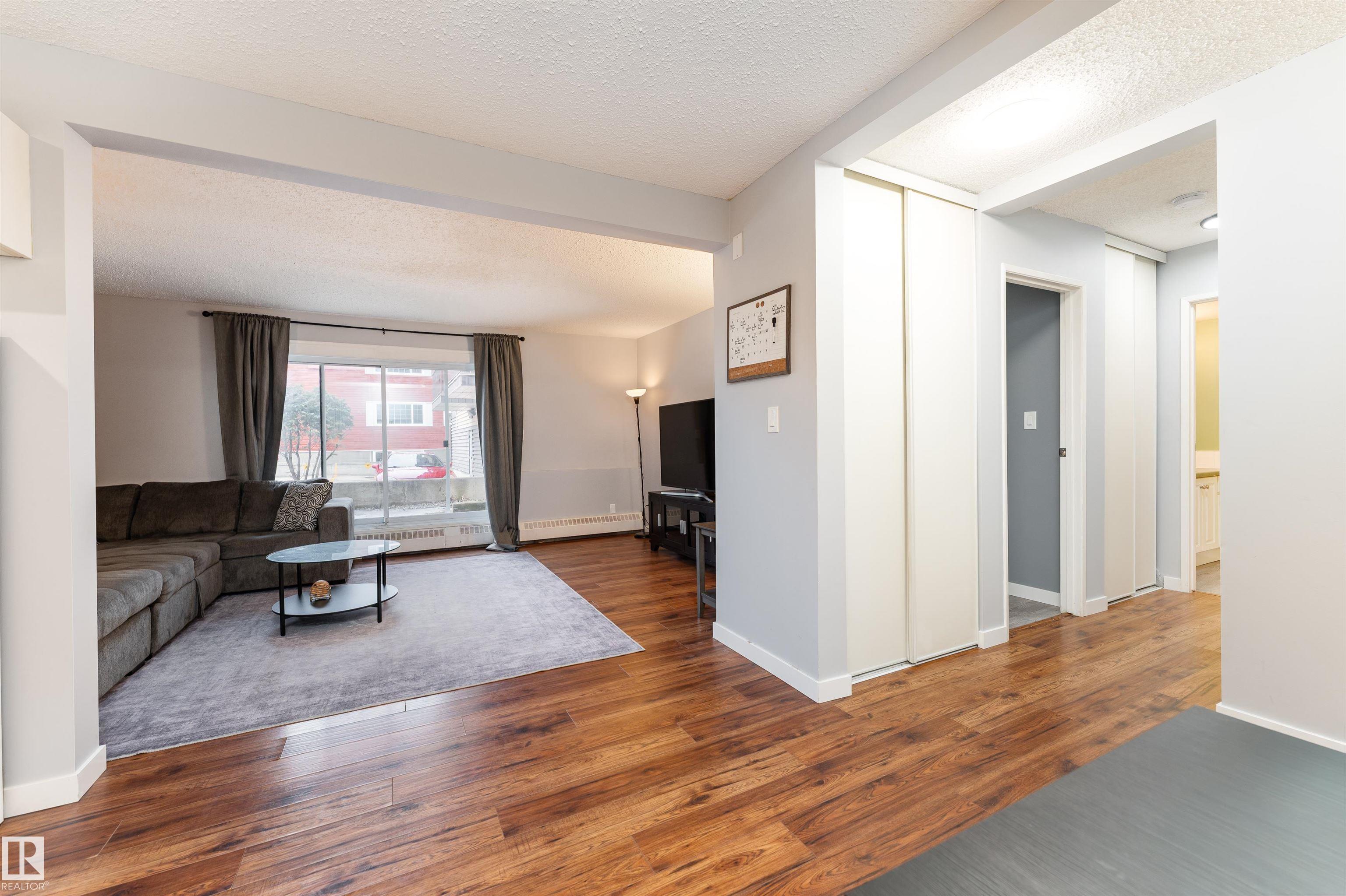 26 - 10208 113 Street NW, Wîhkwêntôwin, Edmonton