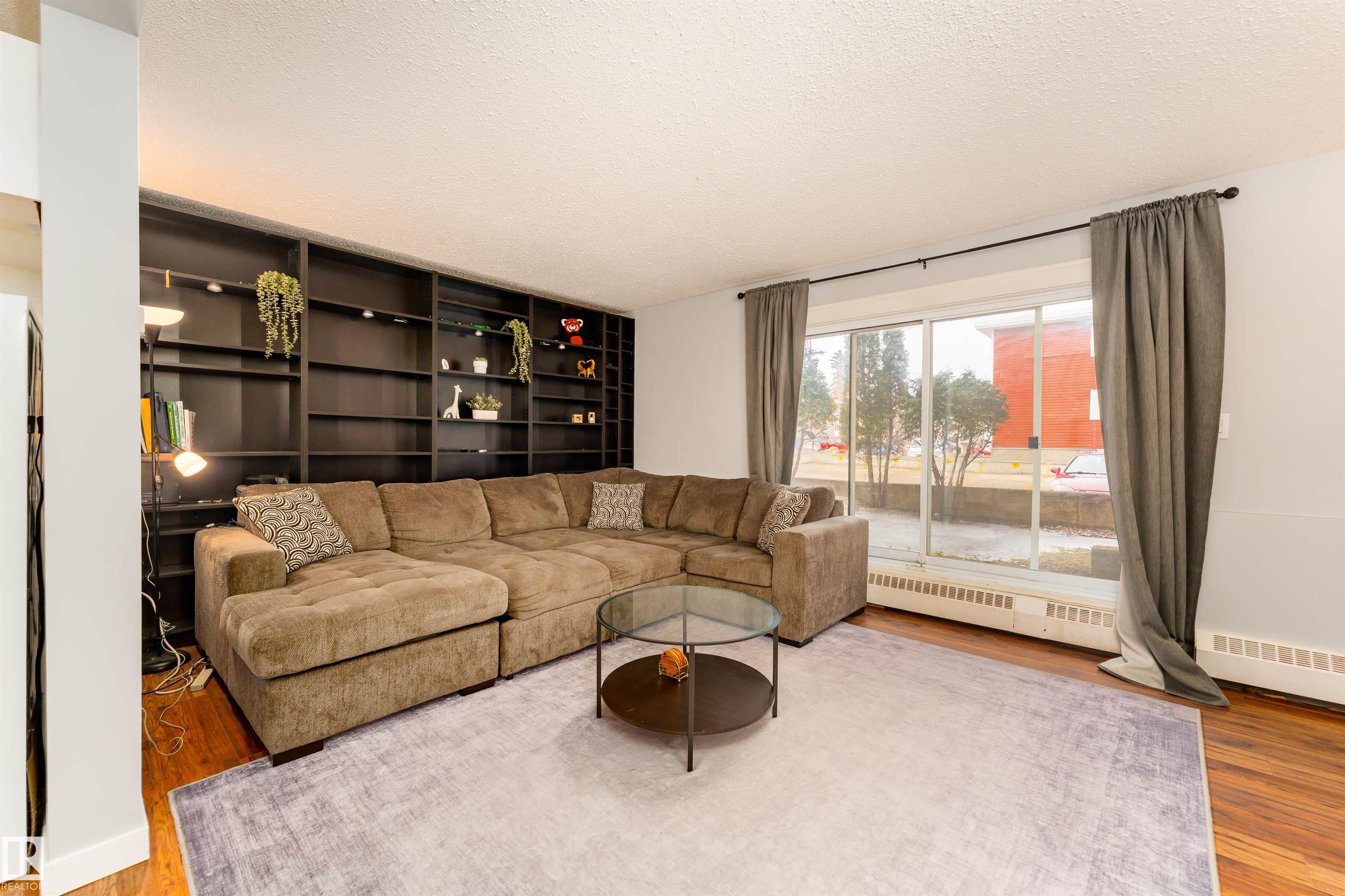 26 - 10208 113 Street NW, Wîhkwêntôwin, Edmonton