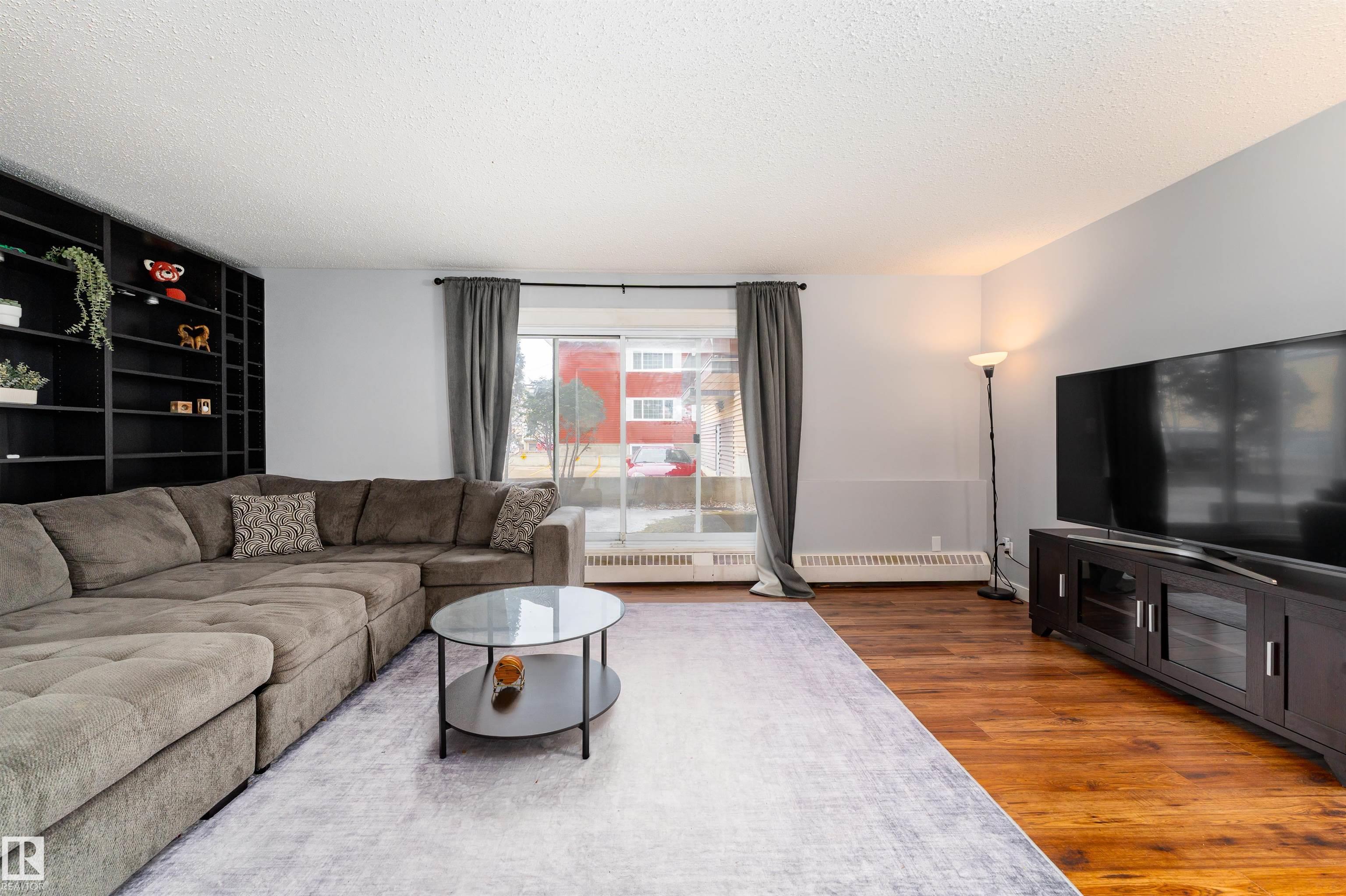 Photo 6 at 26 - 10208 113 Street NW, Wîhkwêntôwin, Edmonton