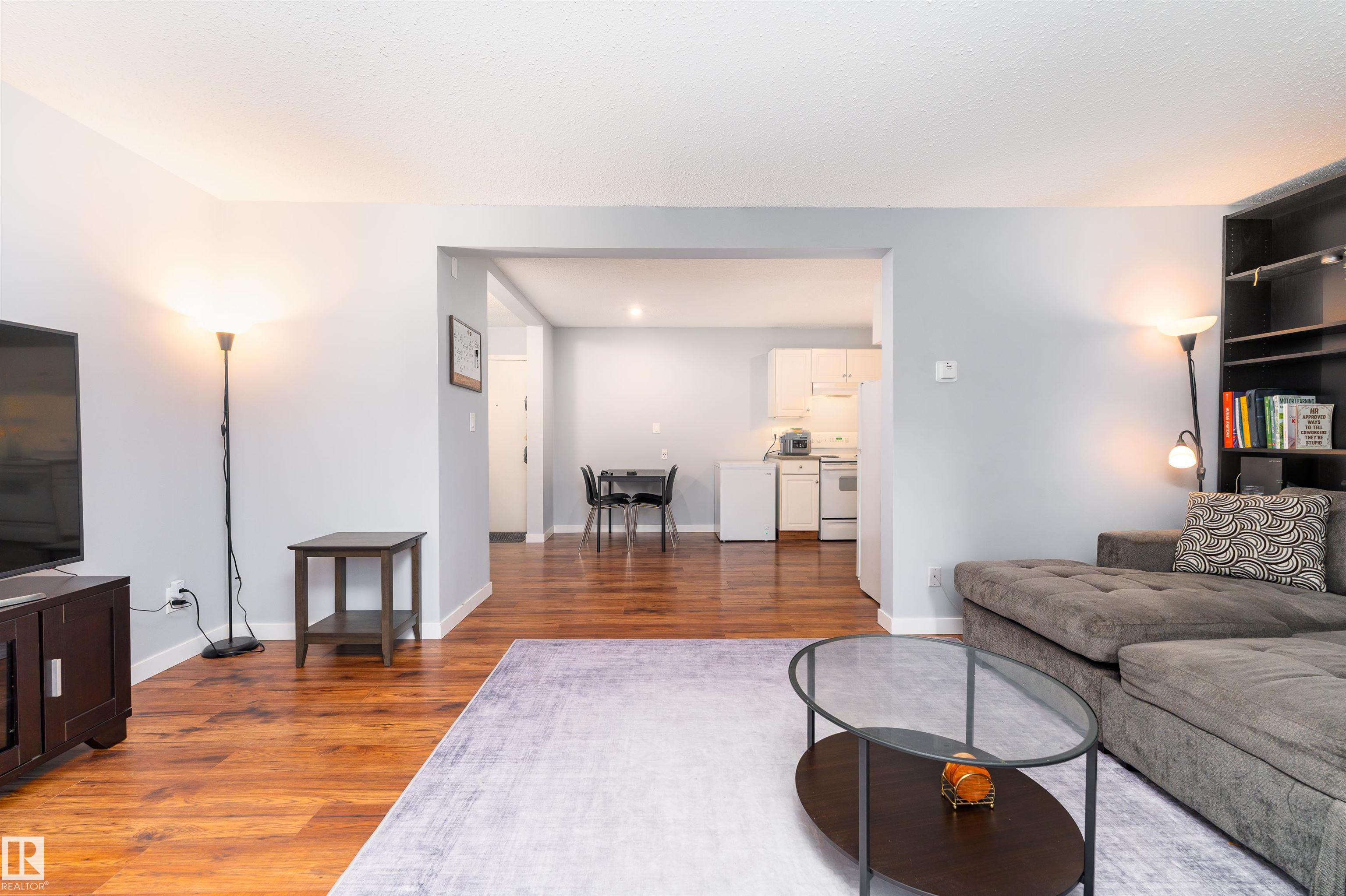 Photo 10 at 26 - 10208 113 Street NW, Wîhkwêntôwin, Edmonton