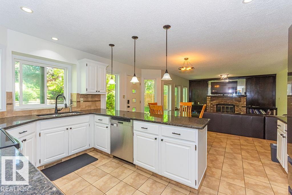 Photo 11 at 31 Windermere Crescent, Woodlands, St. Albert