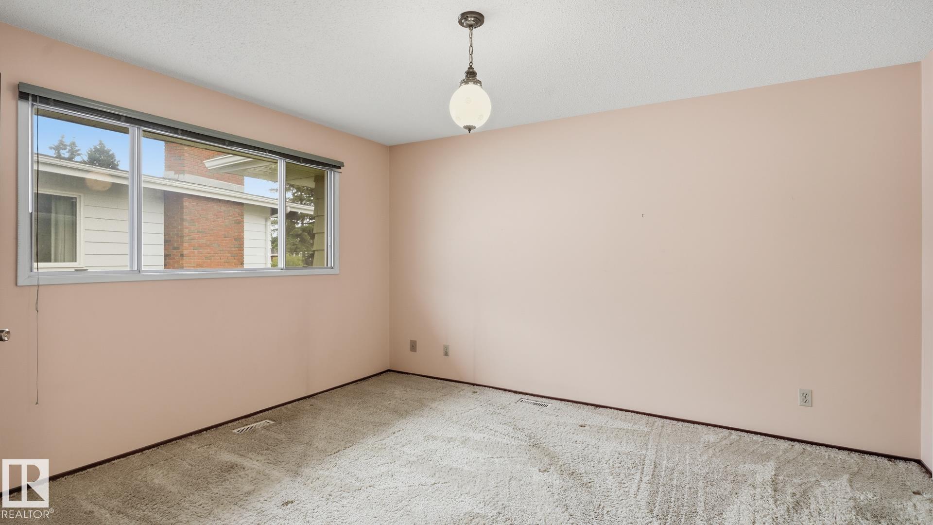 Photo 15 at 7408 40 Avenue NW, Michaels Park, Edmonton