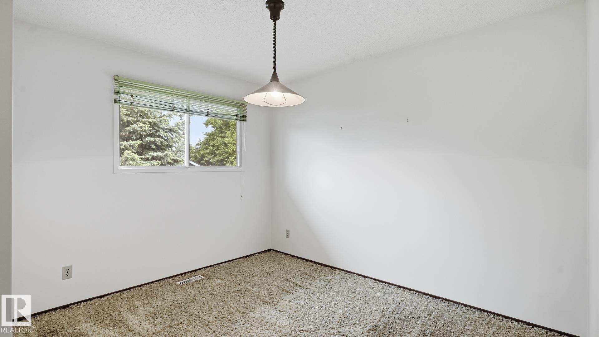 Photo 21 at 7408 40 Avenue NW, Michaels Park, Edmonton