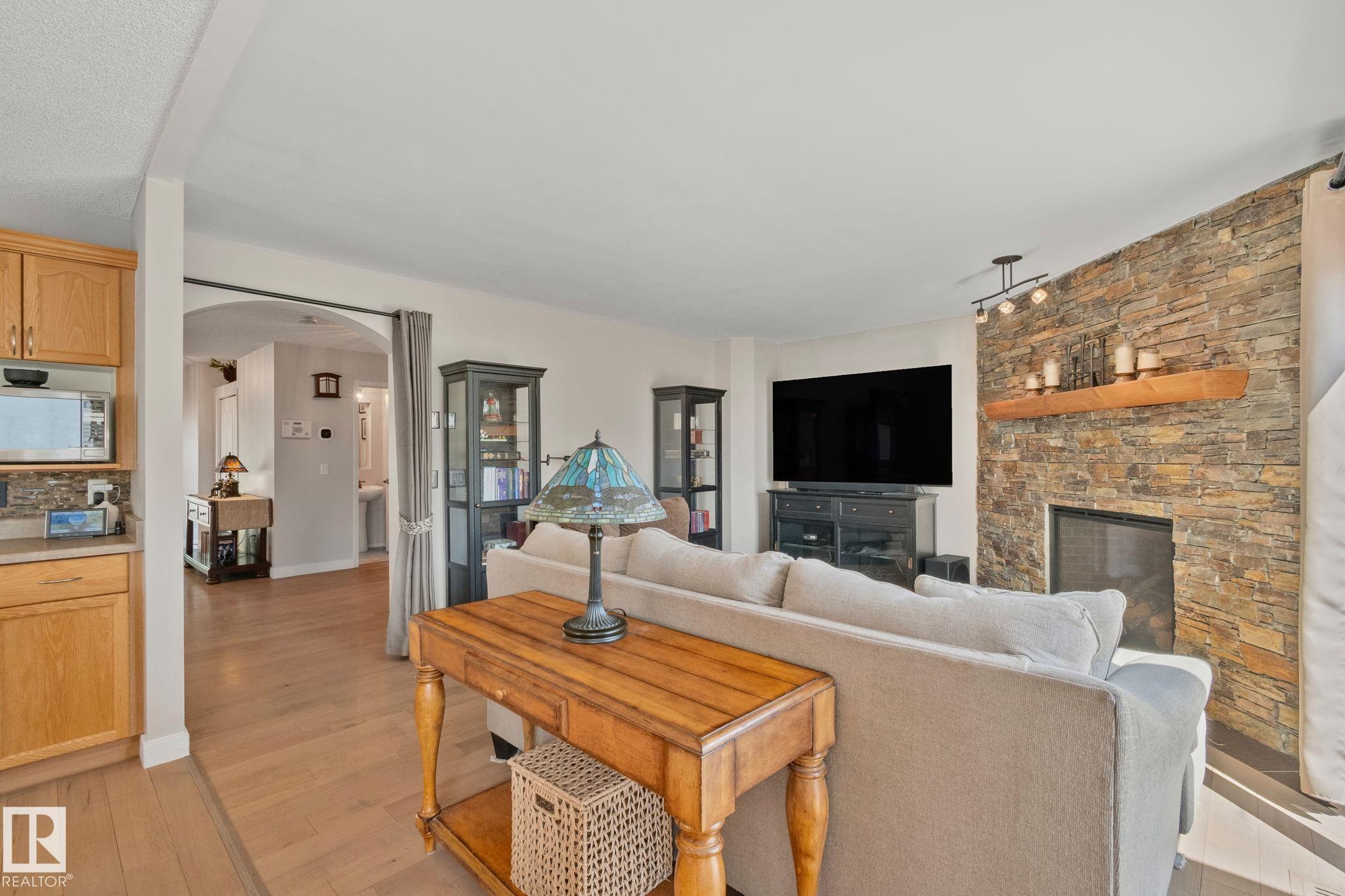 Photo 9 at 591 Byrne Crescent SW, Blackmud Creek, Edmonton