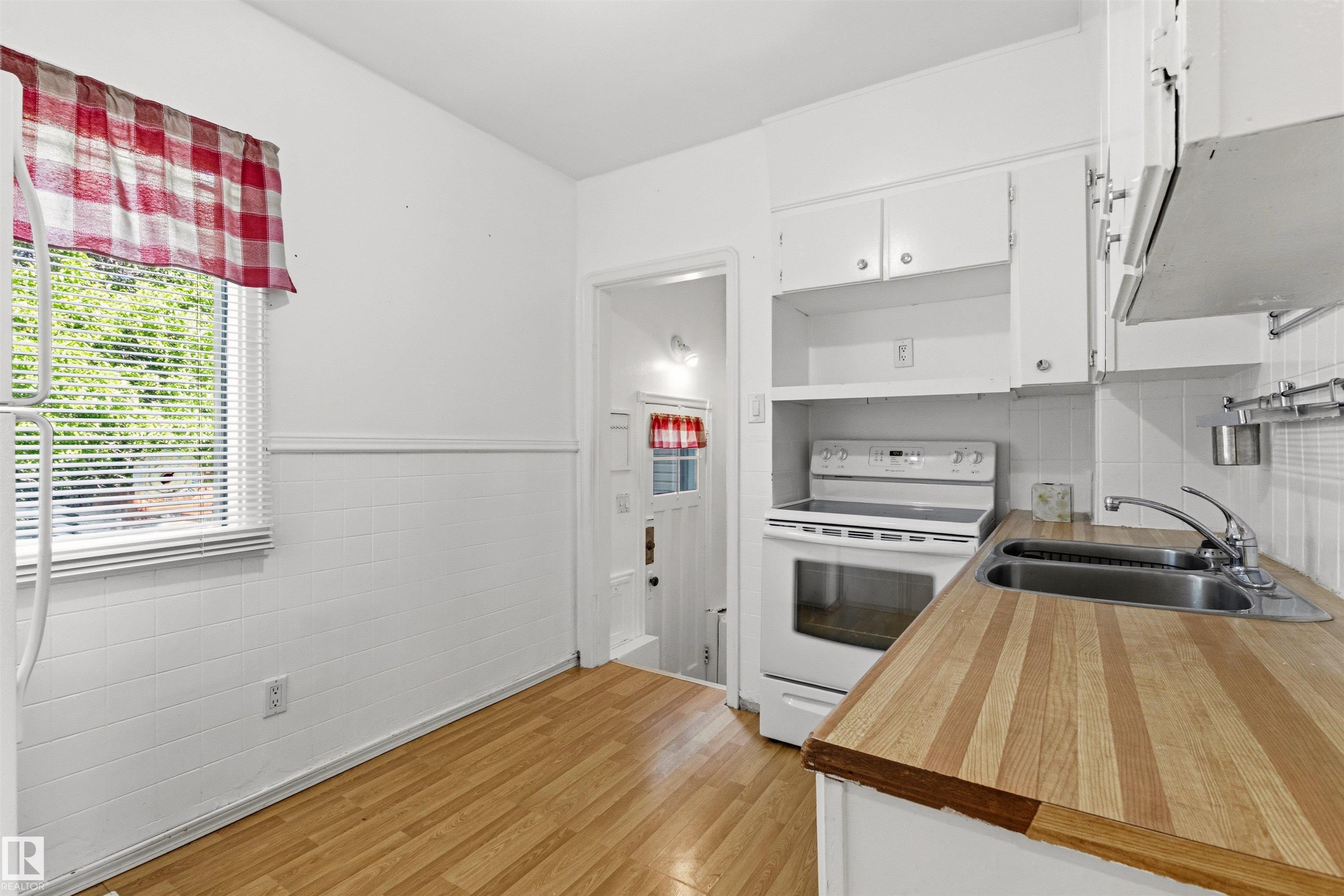 Photo 11 at 11417 65 Street NW, Highlands, Edmonton