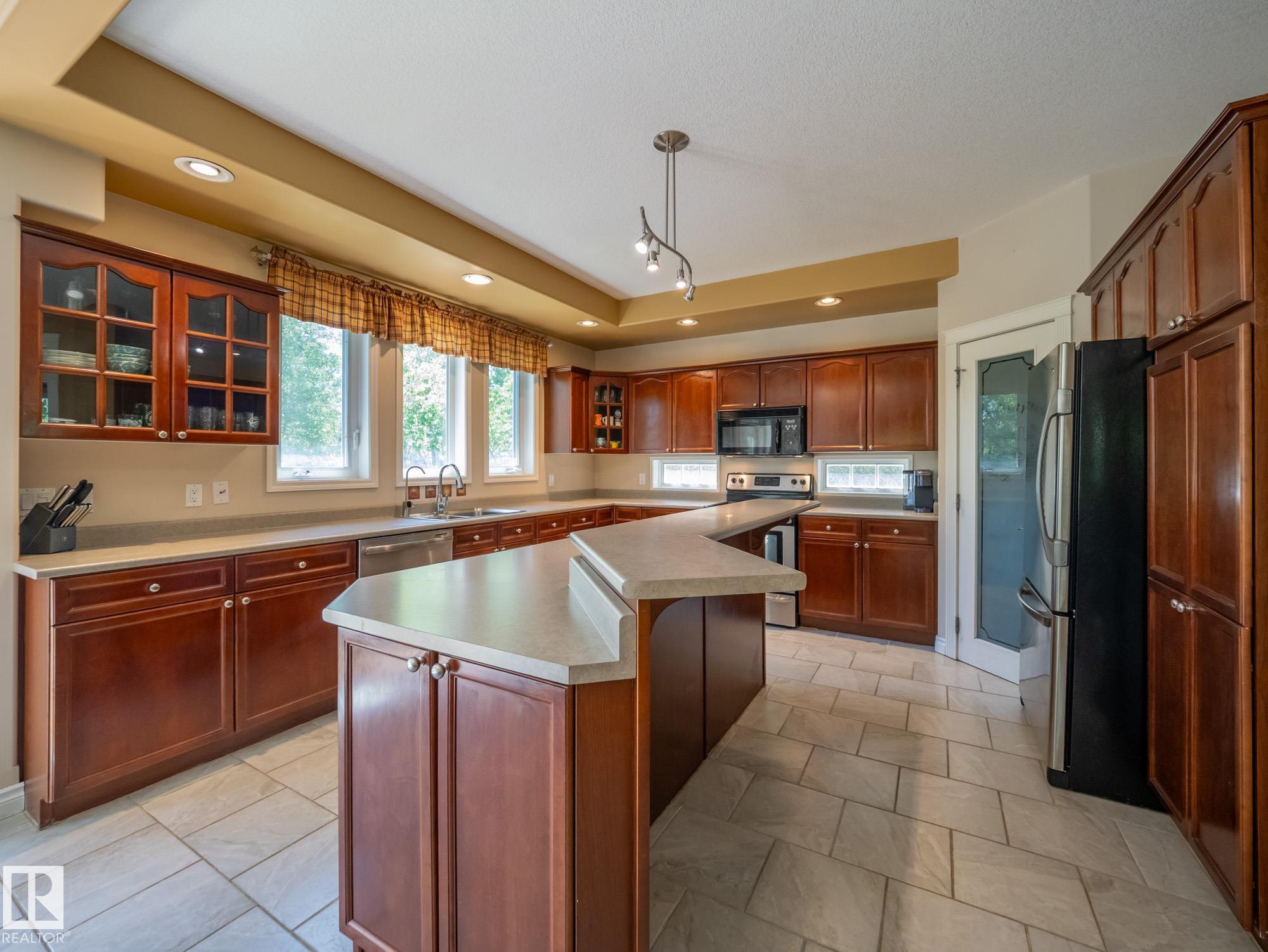 Photo 10 at 43 - 54129 Rge Road 275, Surrey Lane, Rural Parkland County