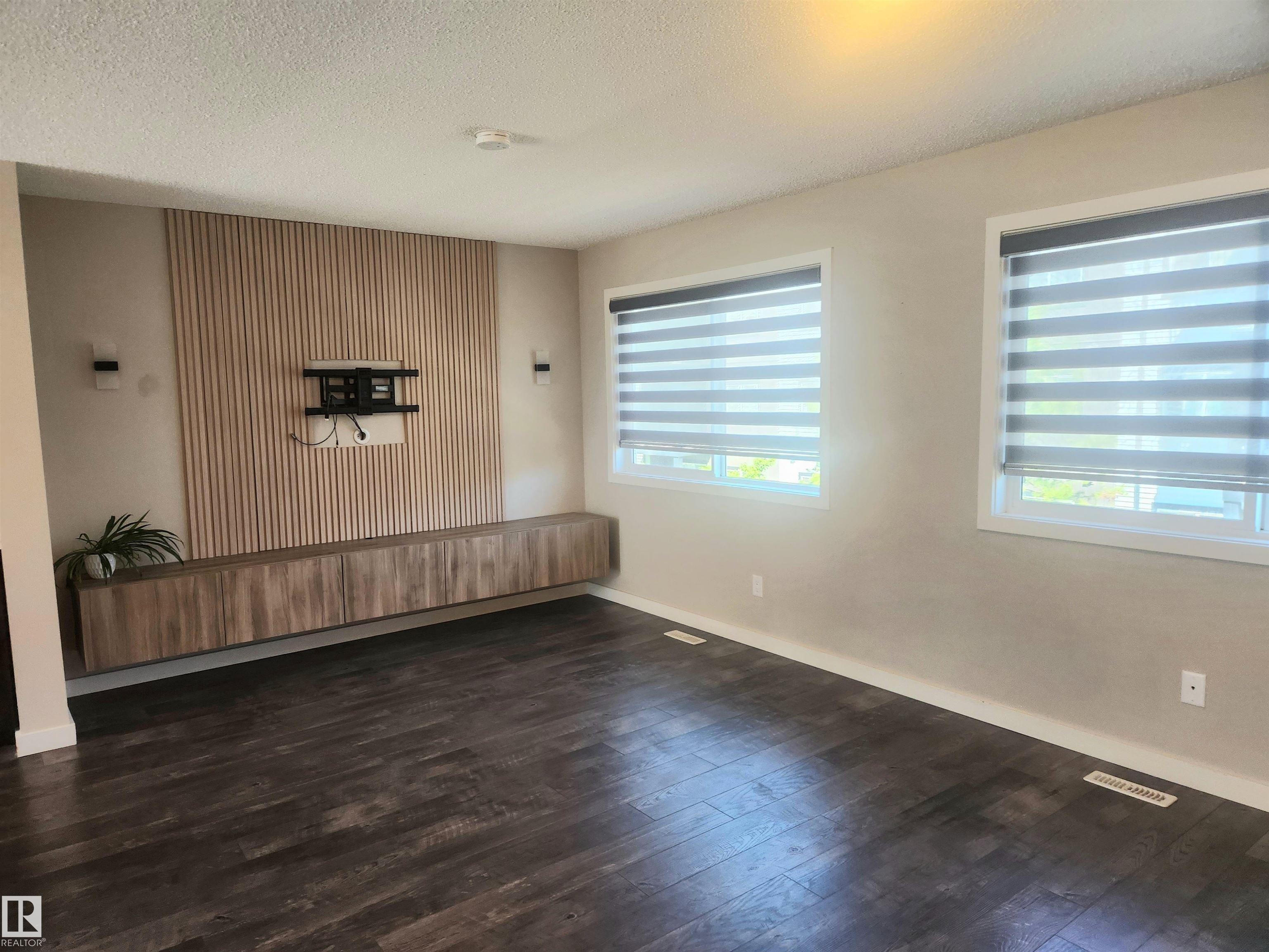 3346 15a Avenue NW, Laurel, Edmonton