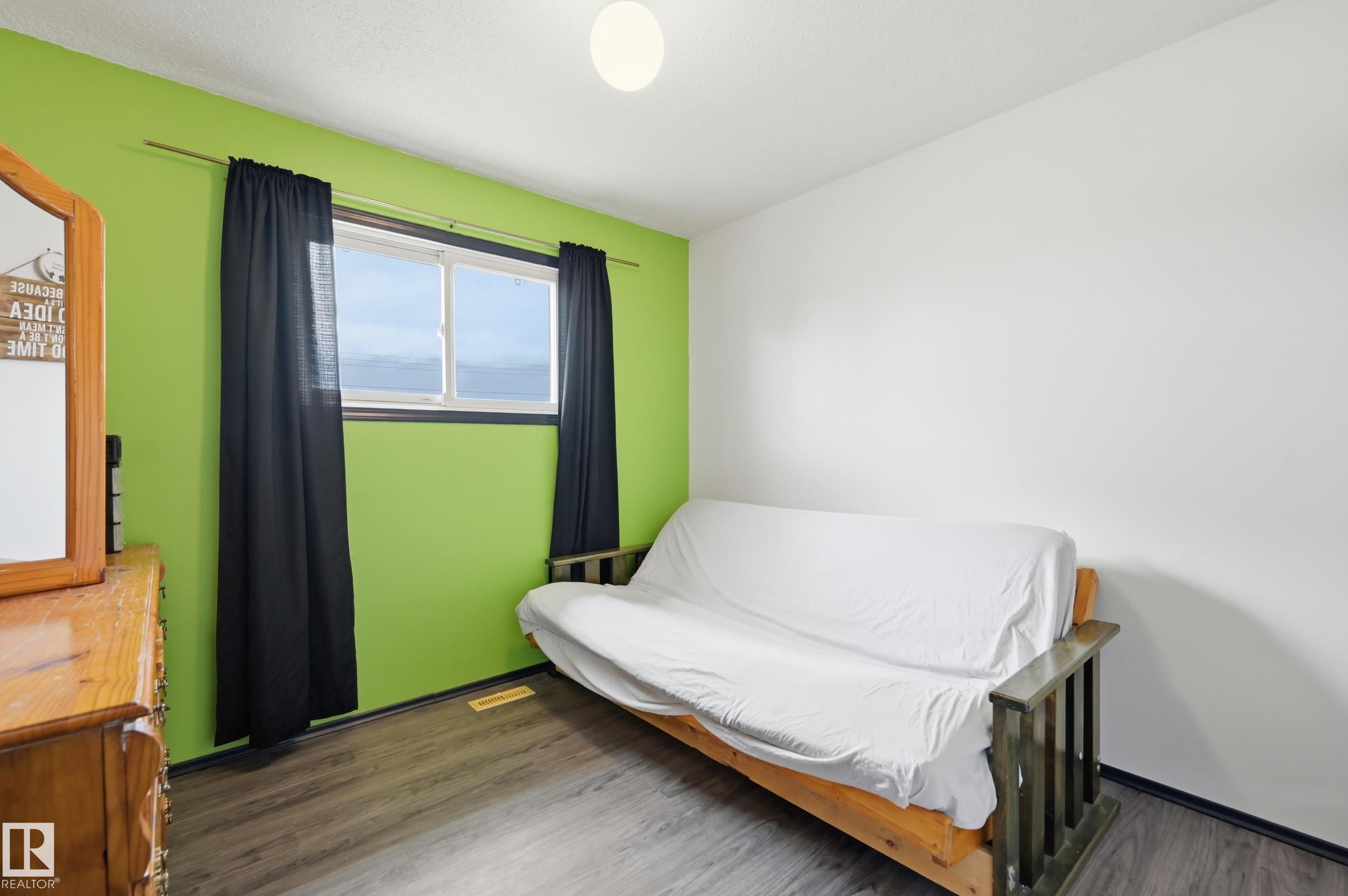 Photo 17 at 5515 143 Avenue NW, York, Edmonton