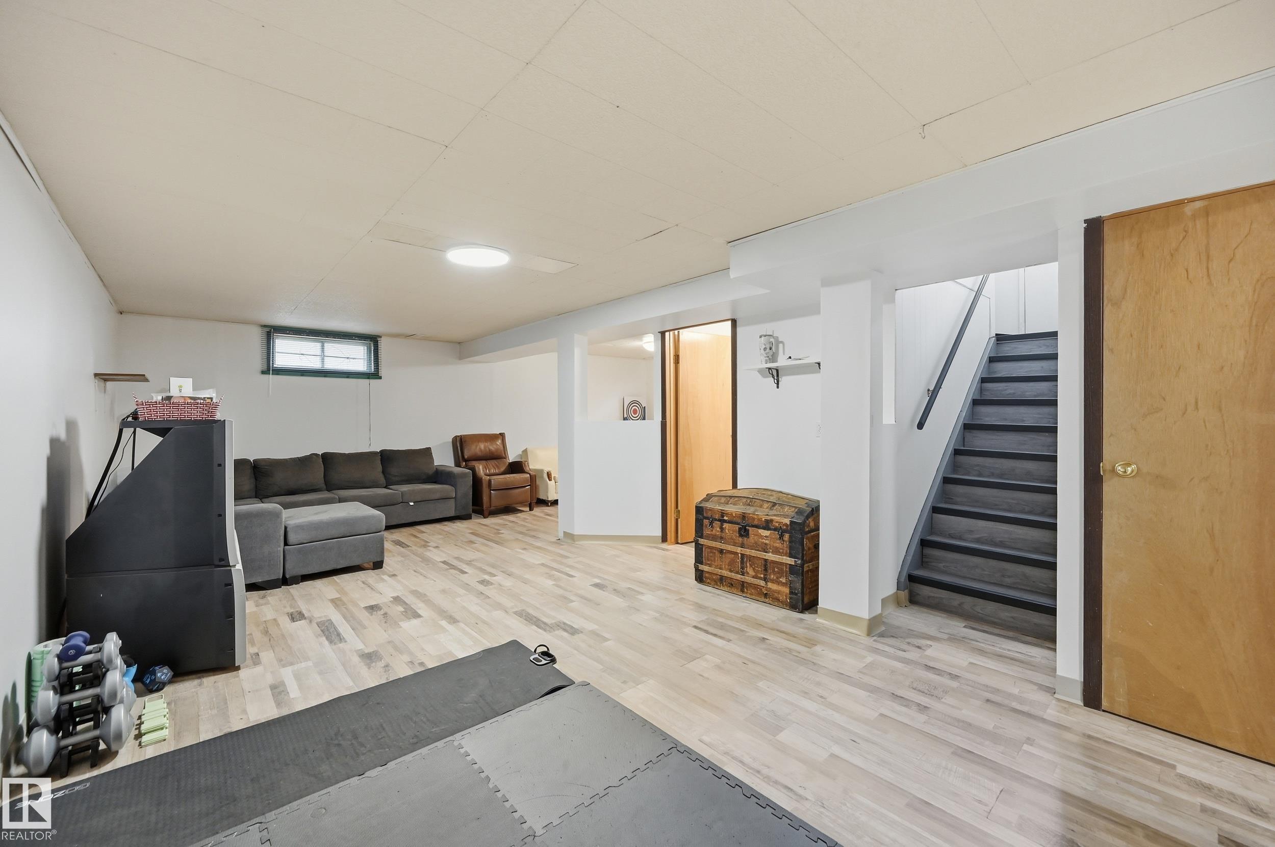Photo 21 at 5515 143 Avenue NW, York, Edmonton