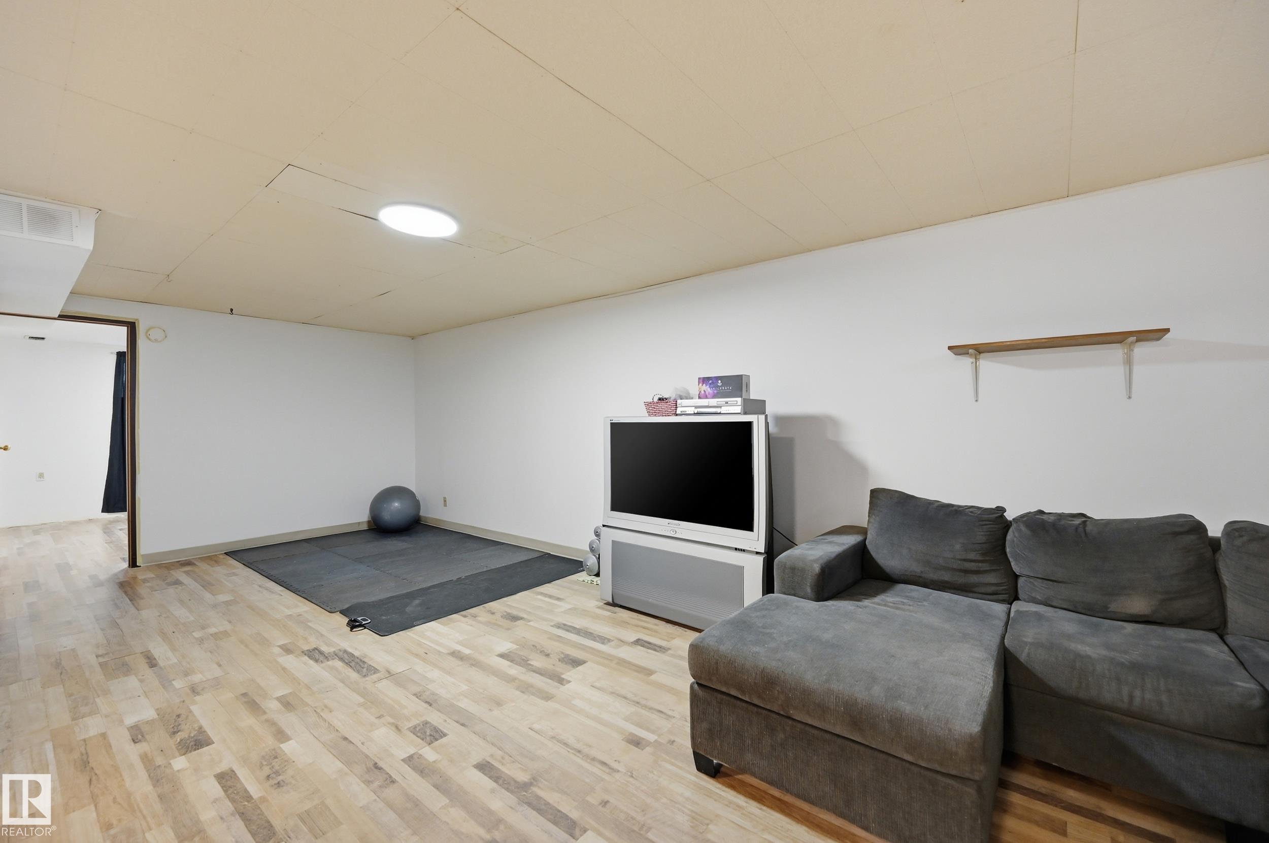Photo 23 at 5515 143 Avenue NW, York, Edmonton