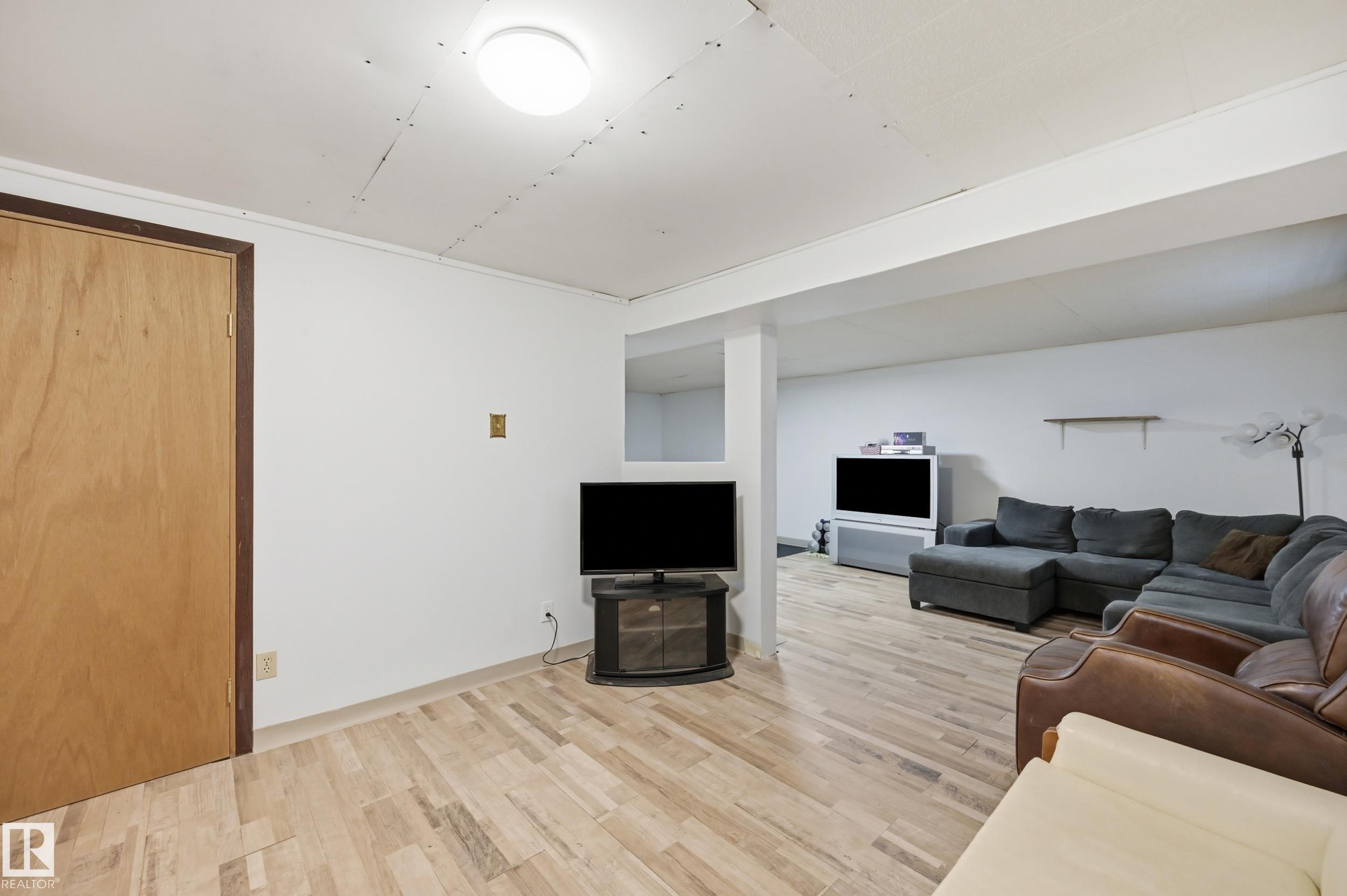 Photo 26 at 5515 143 Avenue NW, York, Edmonton
