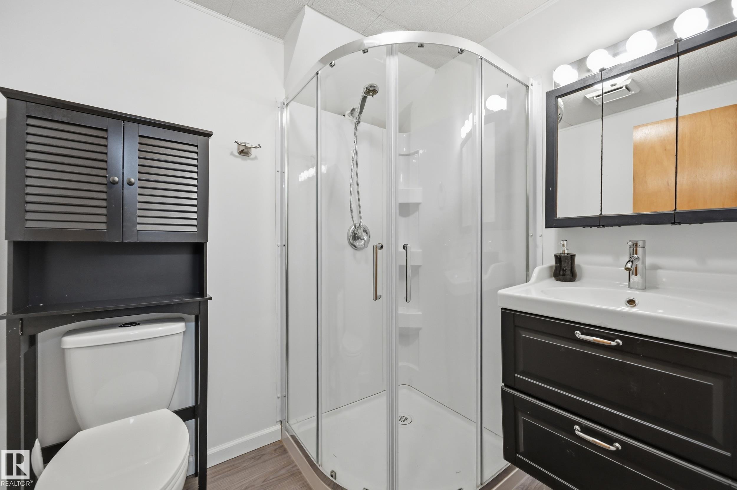 Photo 27 at 5515 143 Avenue NW, York, Edmonton