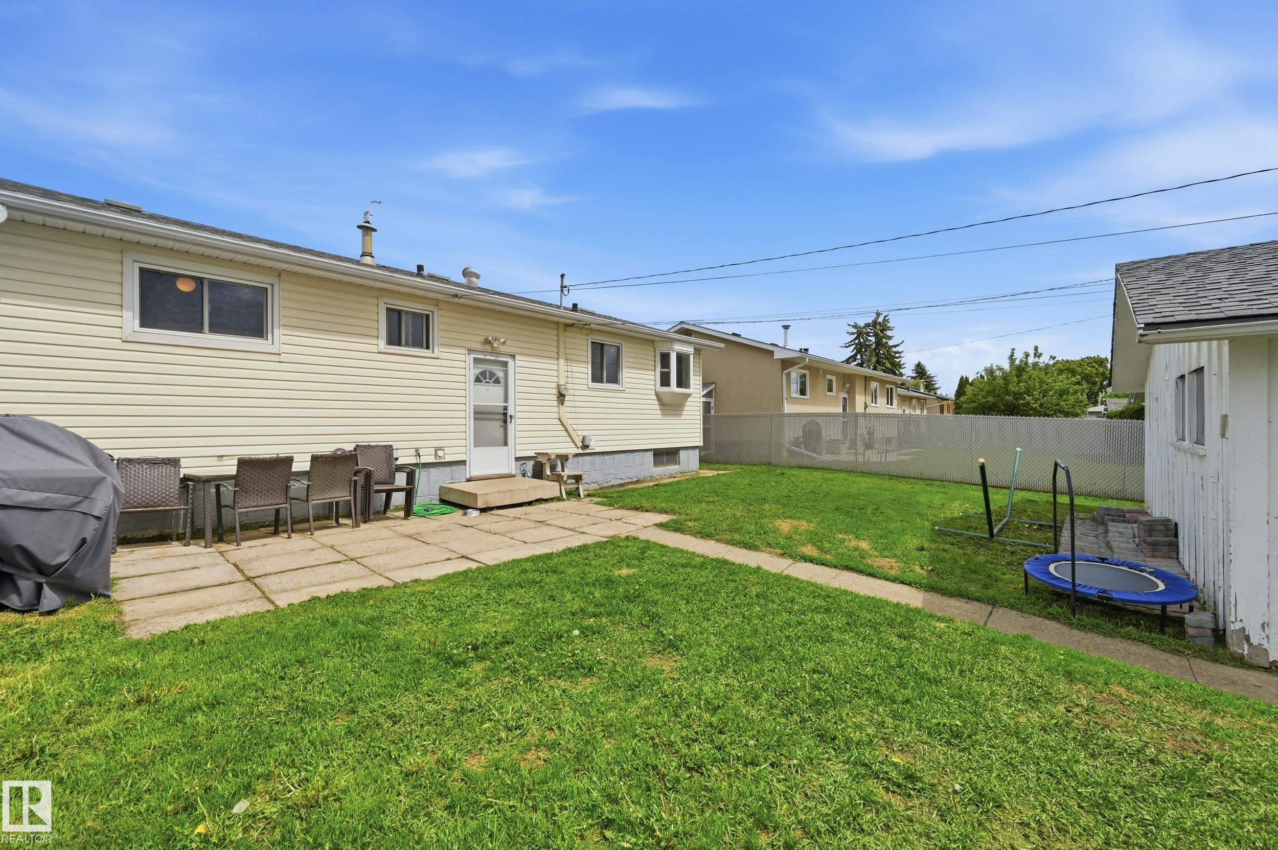 Photo 31 at 5515 143 Avenue NW, York, Edmonton