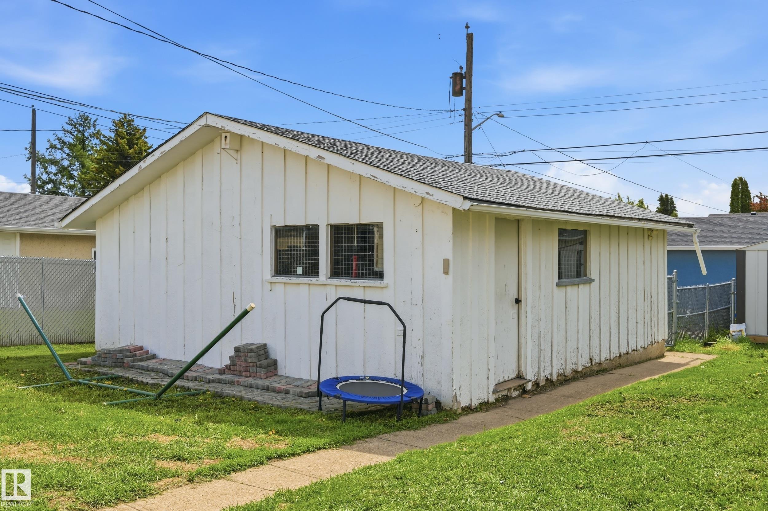 Photo 36 at 5515 143 Avenue NW, York, Edmonton